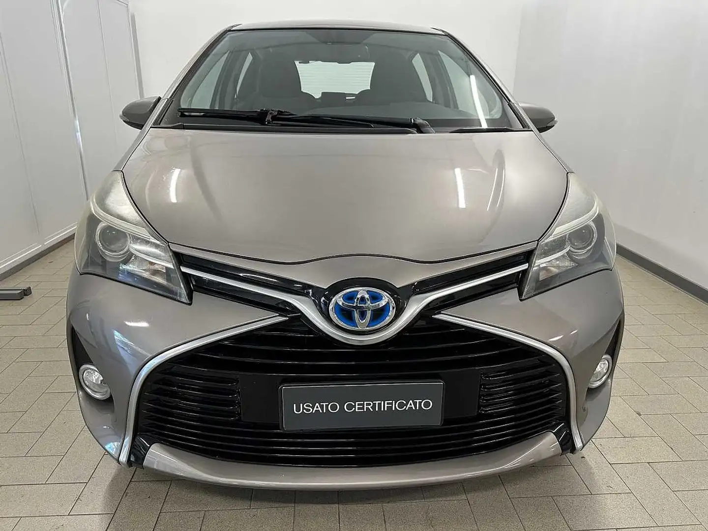 Toyota Yaris 3ª serie 1.5 Hybrid 5 porte Active Gris - 2