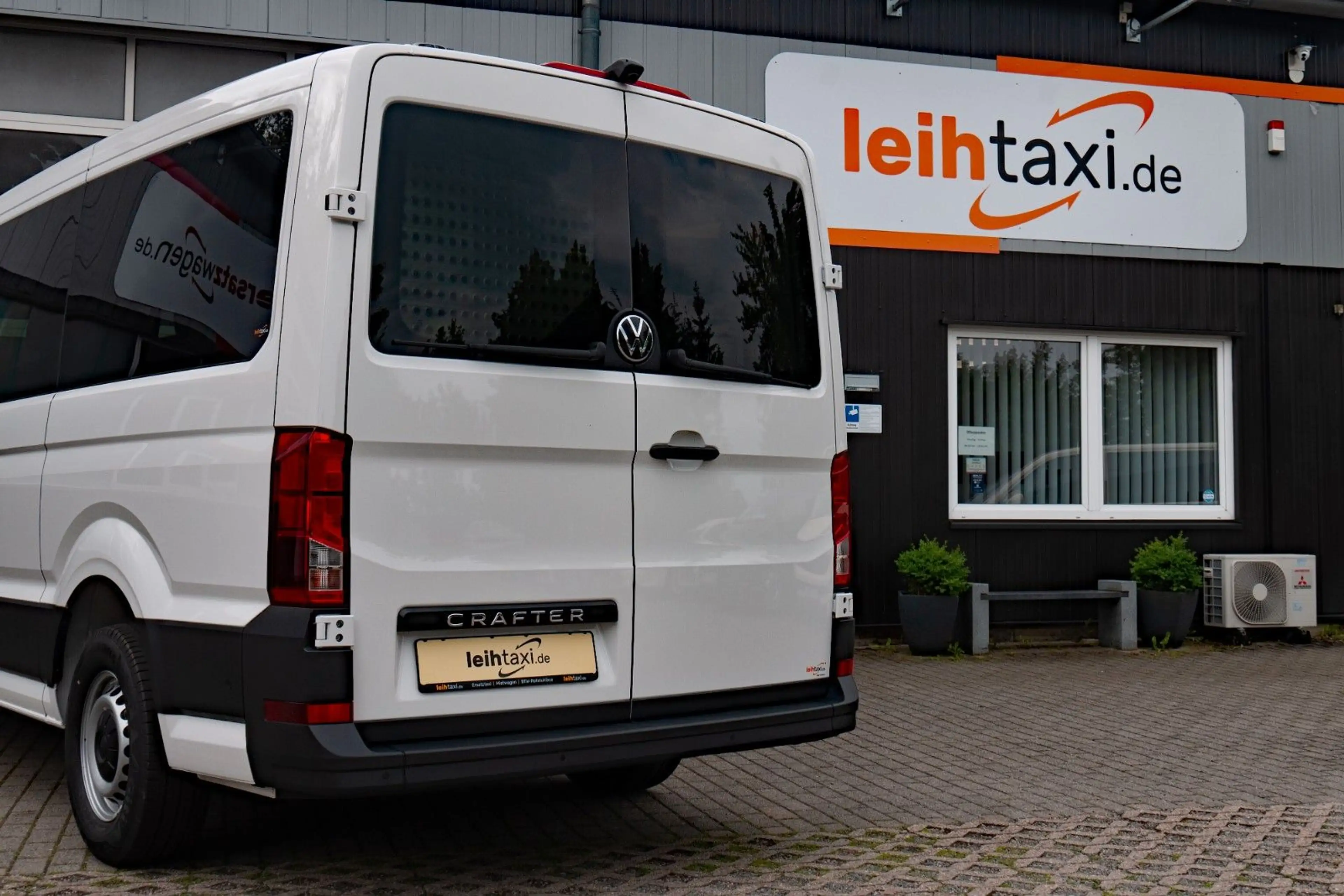 Volkswagen Crafter Rollstuhl 9-Sitzer Flach mit Rampe 5-J Garantie — photo 15