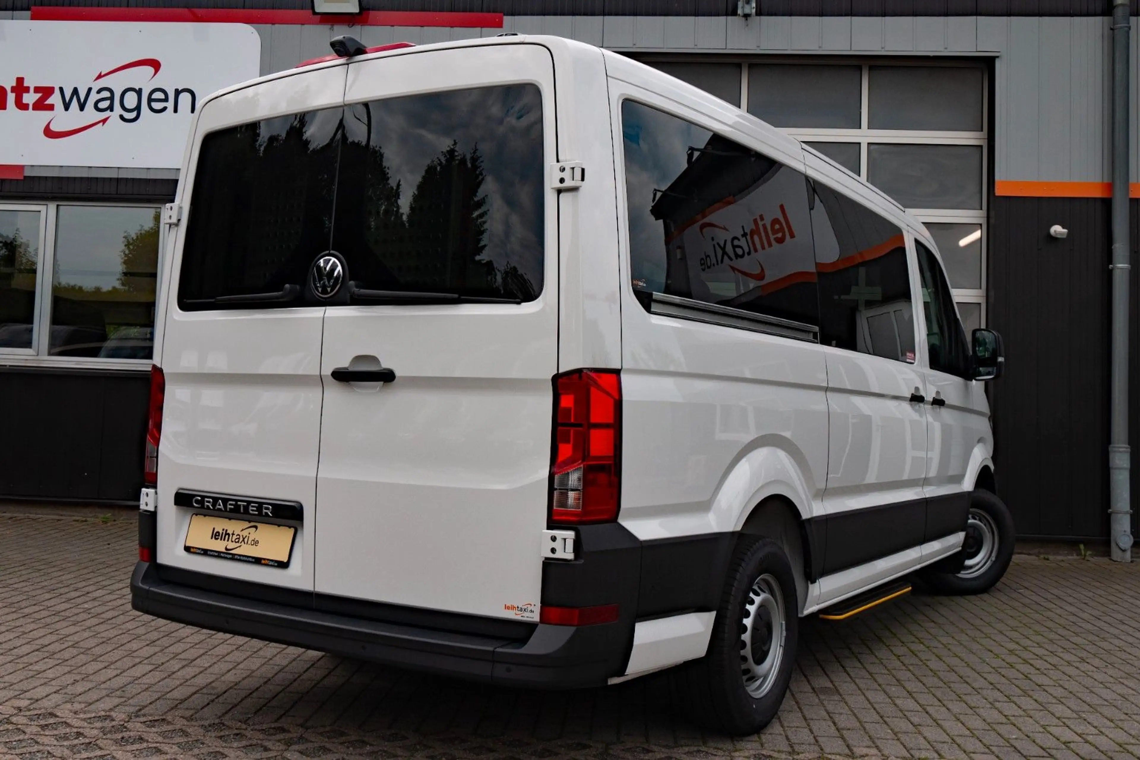 Volkswagen Crafter Rollstuhl 9-Sitzer Flach mit Rampe 5-J Garantie — photo 13