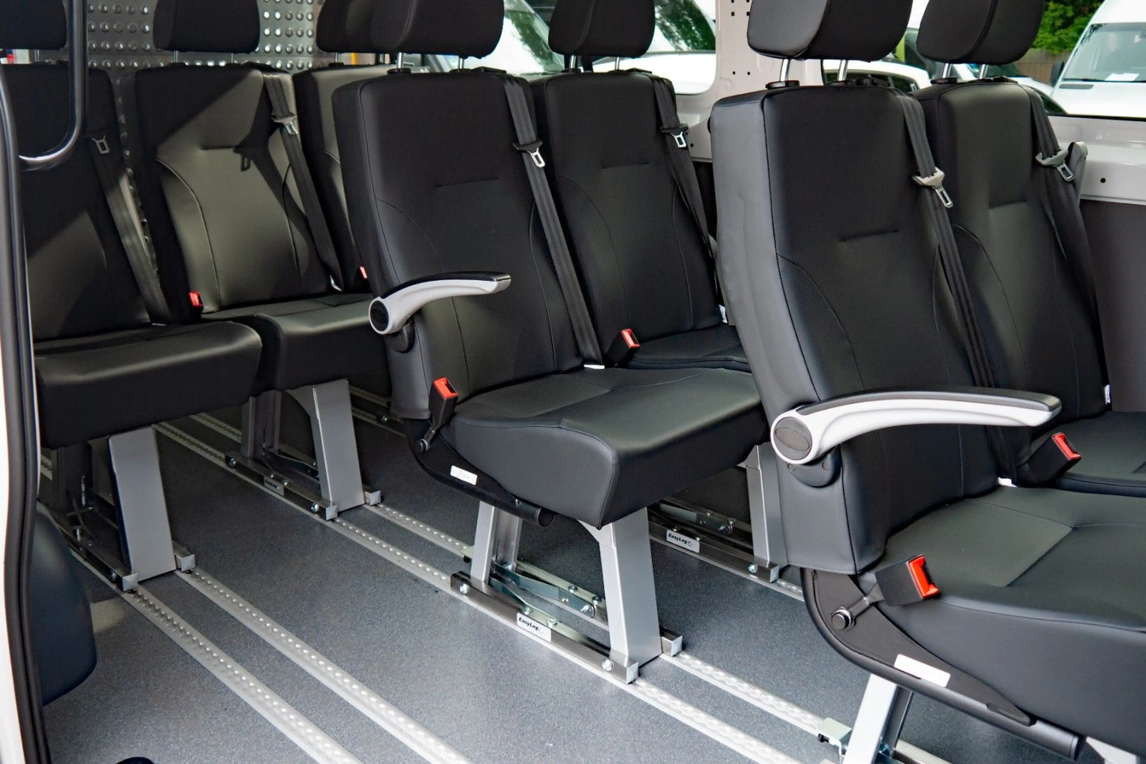 Volkswagen Crafter Rollstuhl 9-Sitzer Flach mit Rampe 5-J Garantie — photo 5