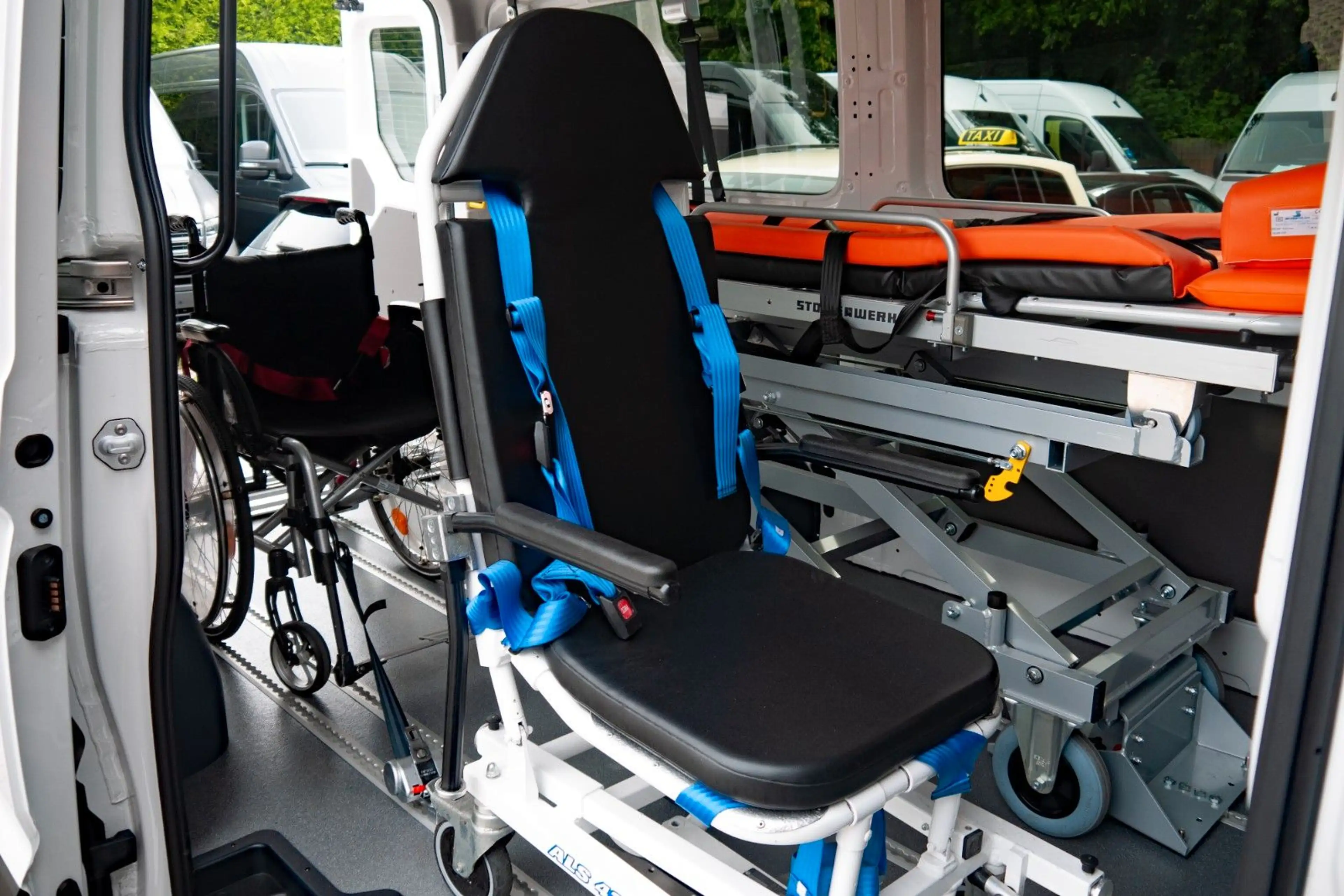 Volkswagen Crafter Rollstuhl 9-Sitzer Flach mit Rampe 5-J Garantie — photo 7