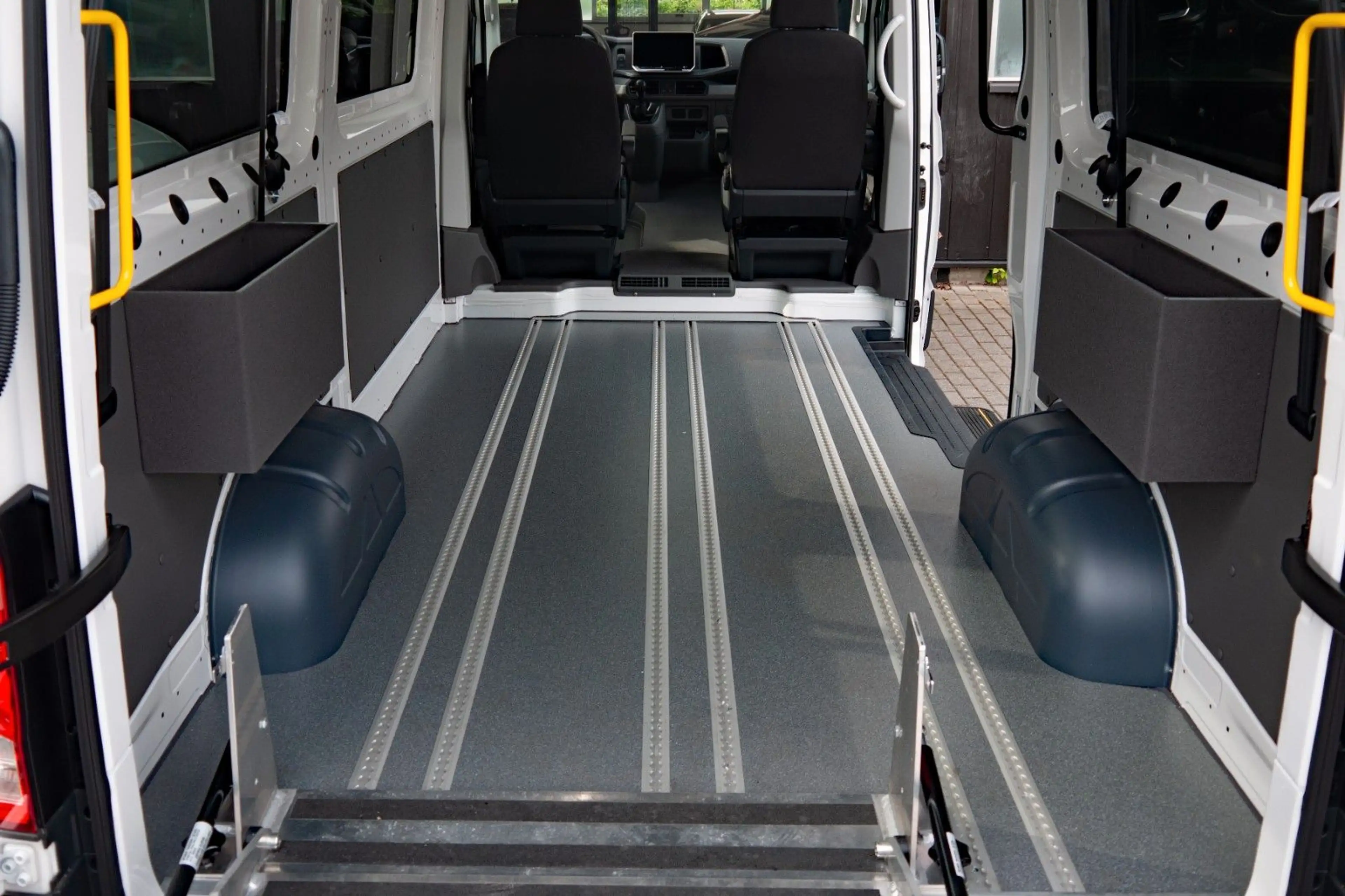 Volkswagen Crafter Rollstuhl 9-Sitzer Flach mit Rampe 5-J Garantie — photo 6