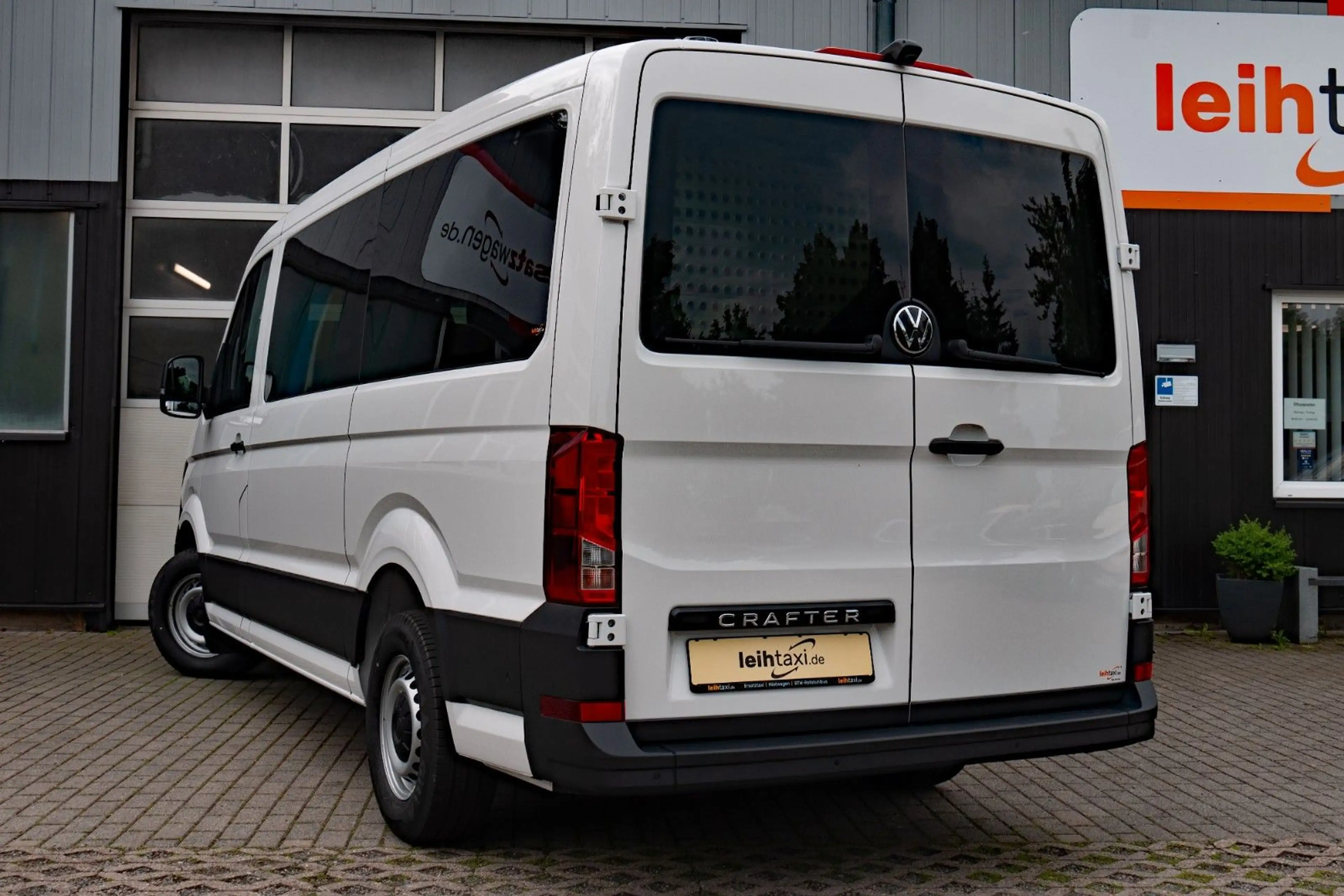 Volkswagen Crafter Rollstuhl 9-Sitzer Flach mit Rampe 5-J Garantie — photo 14