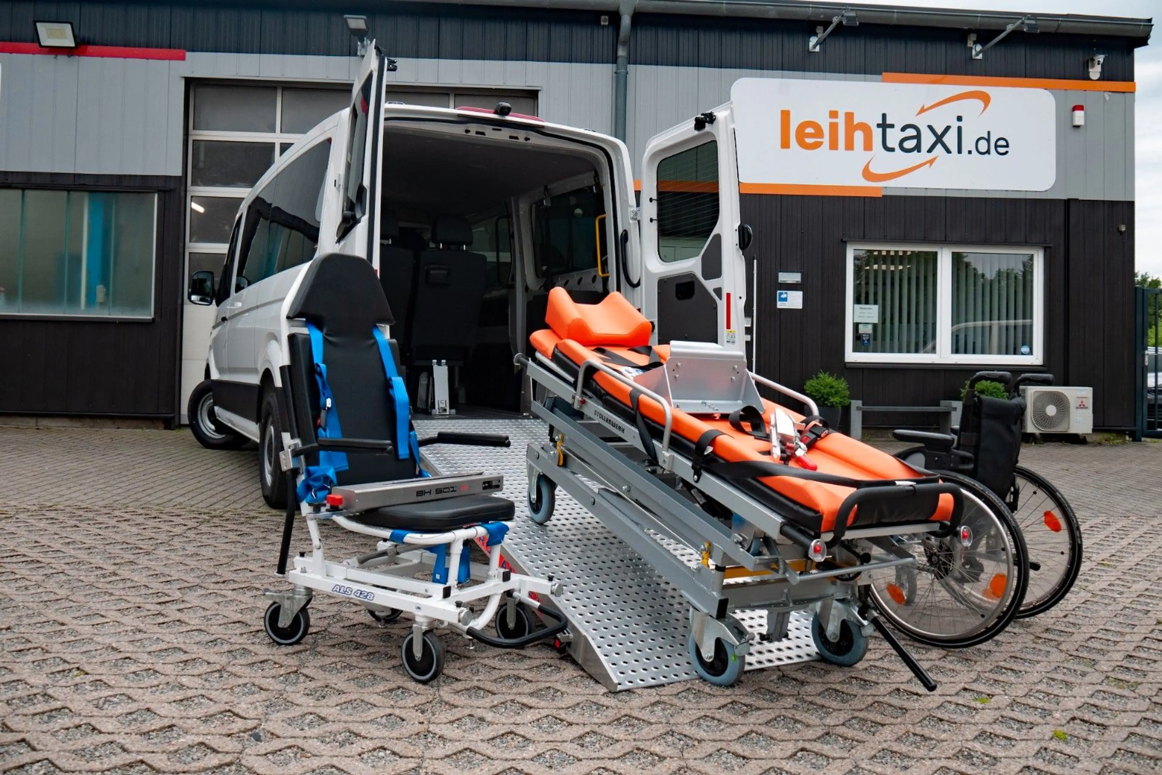 Volkswagen Crafter Rollstuhl 9-Sitzer Flach mit Rampe 5-J Garantie