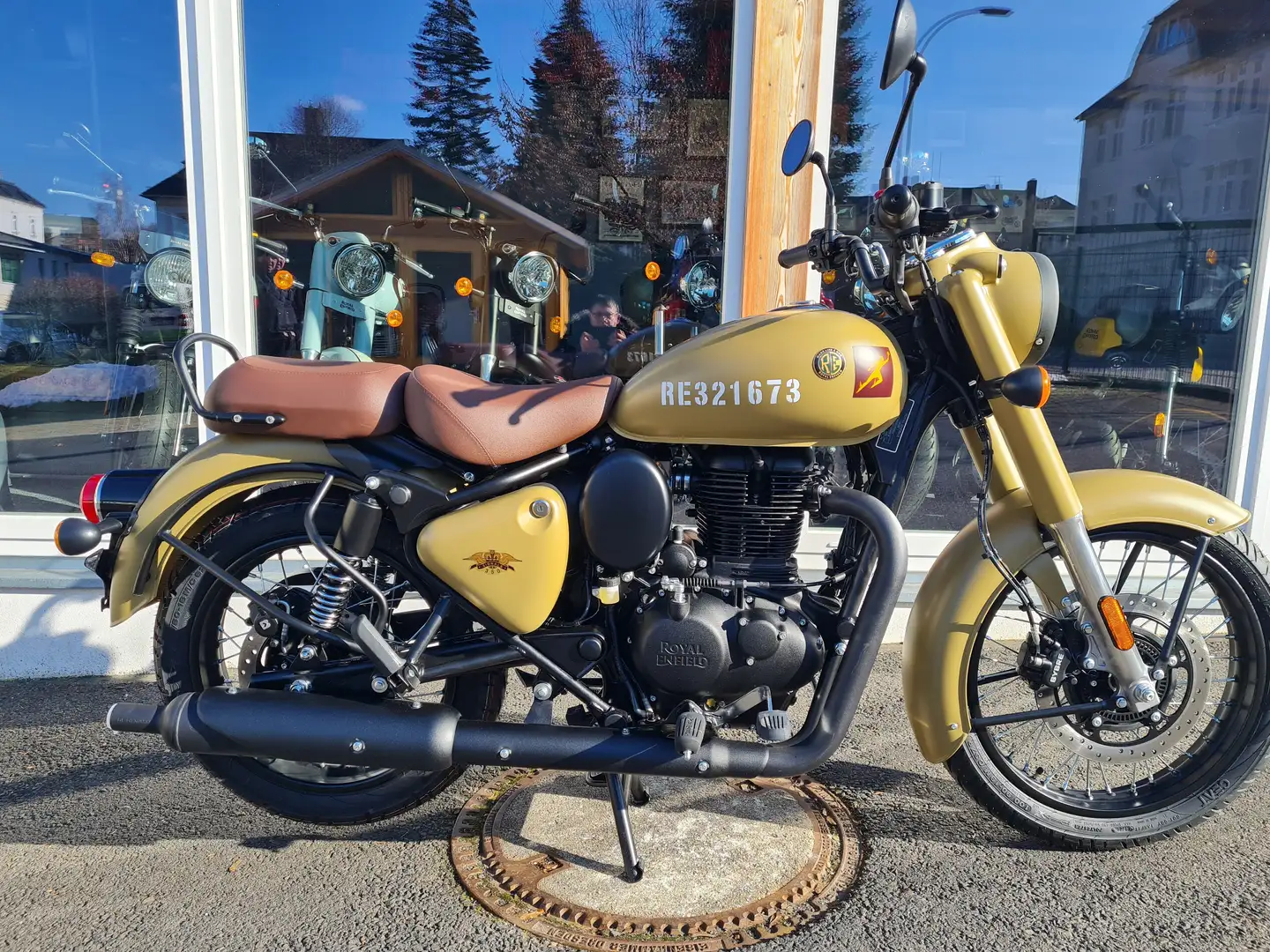 Royal Enfield Classic 350 Brown - 1