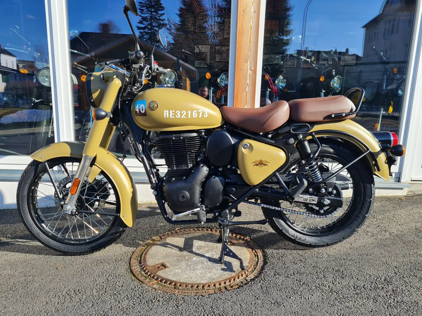 Royal Enfield Classic 350 Brown - 2
