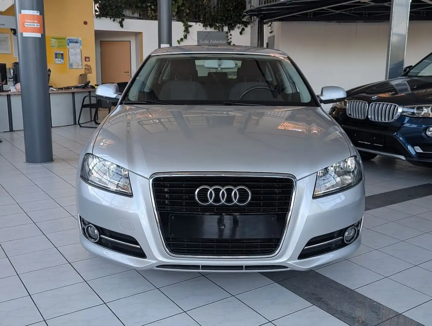 Audi A3 Sportback 1.4 TFSI Attraction Sitzheizung PDC Plateado - 2