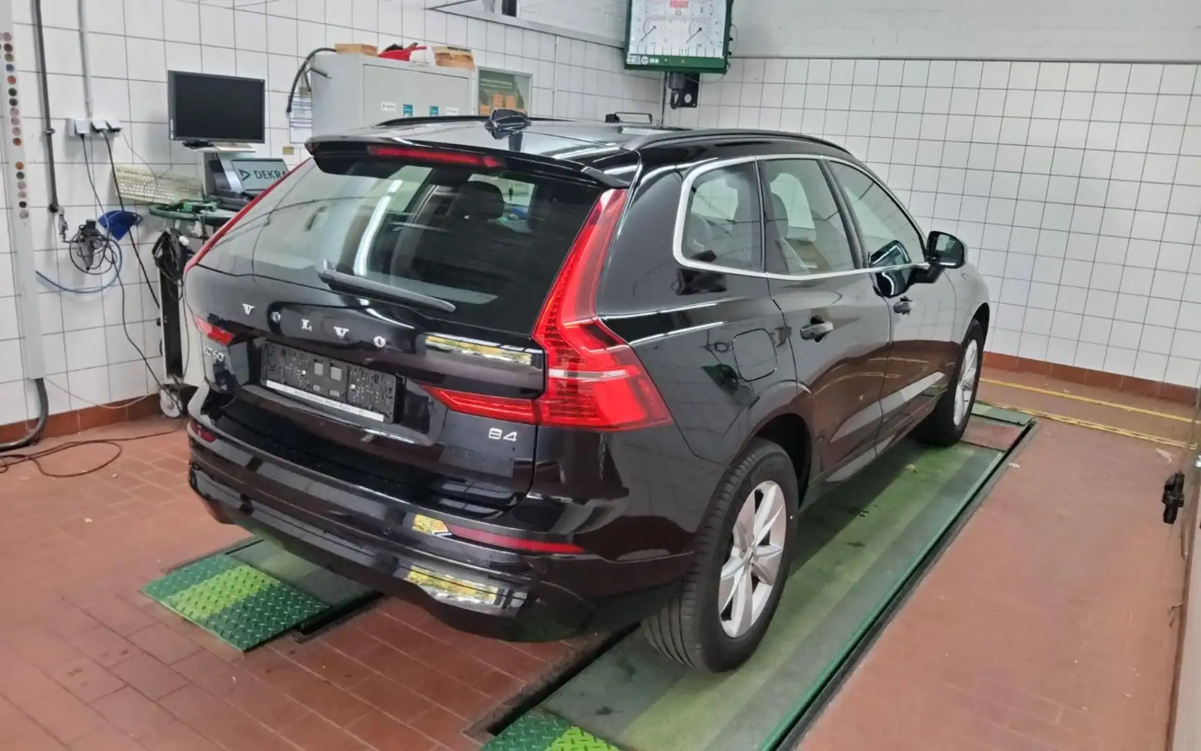 Volvo XC60 Core Kamera*LED*Navi*4xSHZ*Lenkheizung*18 Schwarz - 2