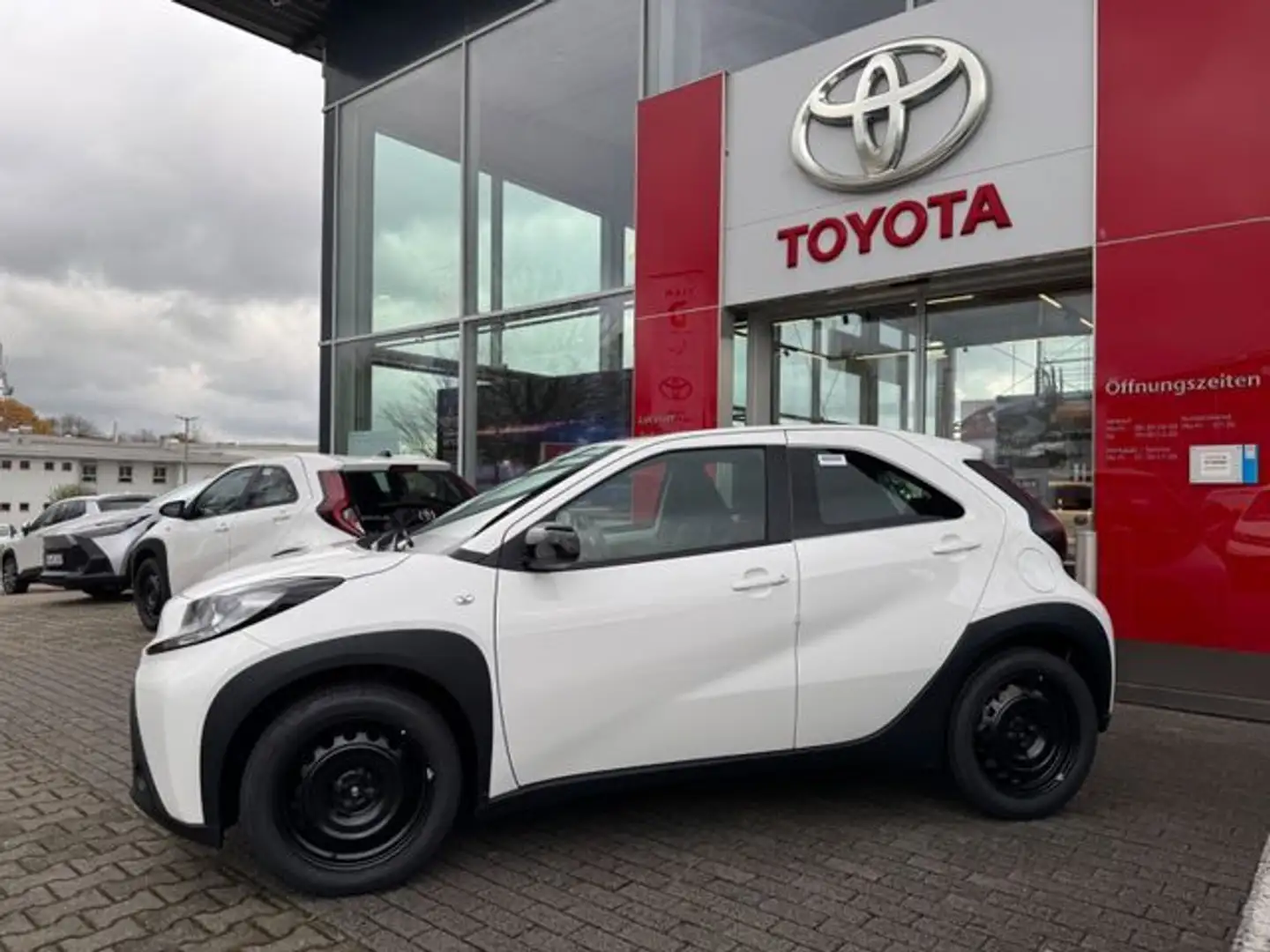 Toyota AYGO X 1.0 l Business Edition 5 M/T White - 2