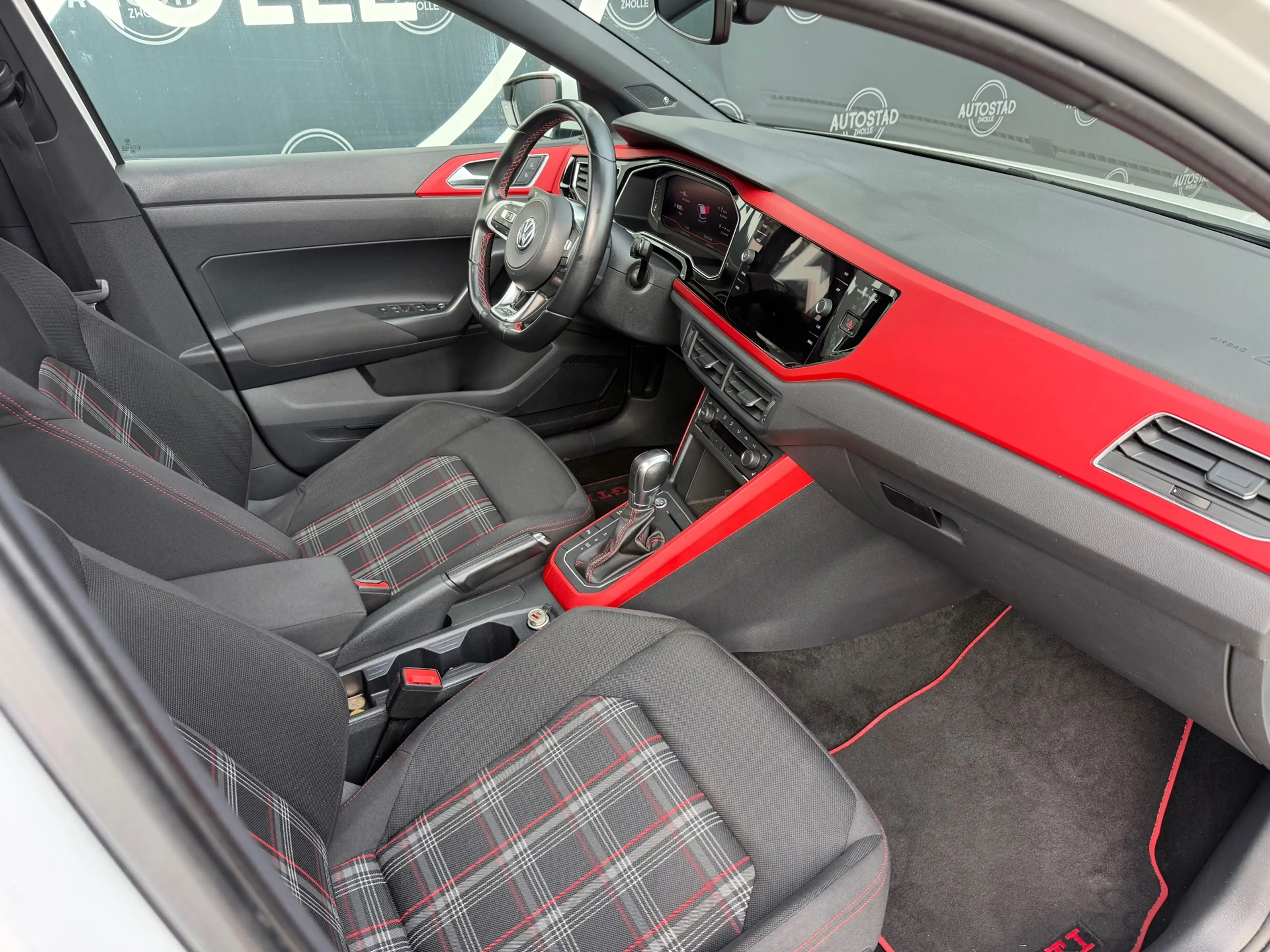 Volkswagen Polo GTI 2.0 TSI NL-Auto / Automaat / Virtual Cockpit / Pan — photo 15