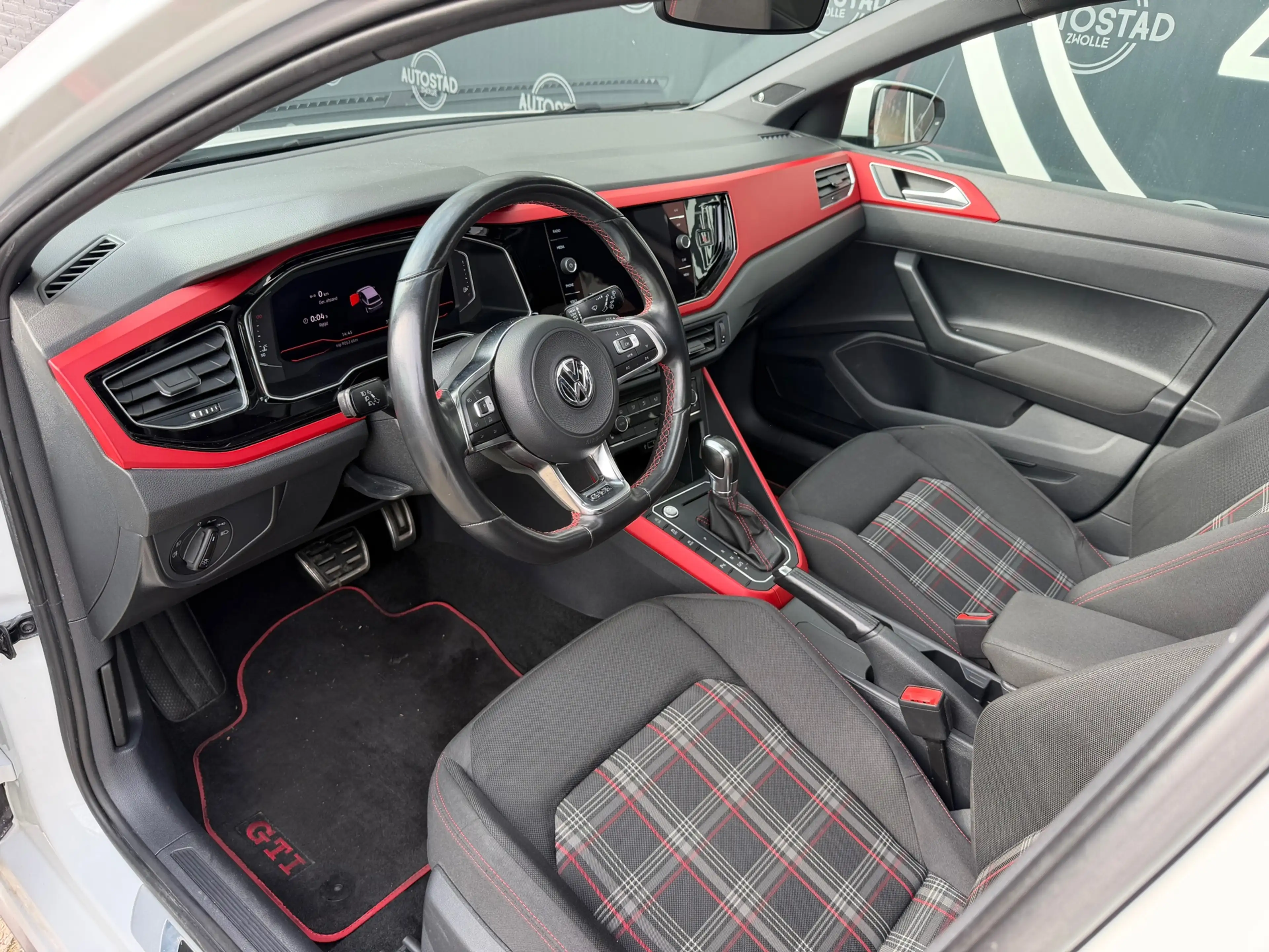 Volkswagen Polo GTI 2.0 TSI NL-Auto / Automaat / Virtual Cockpit / Pan — photo 10