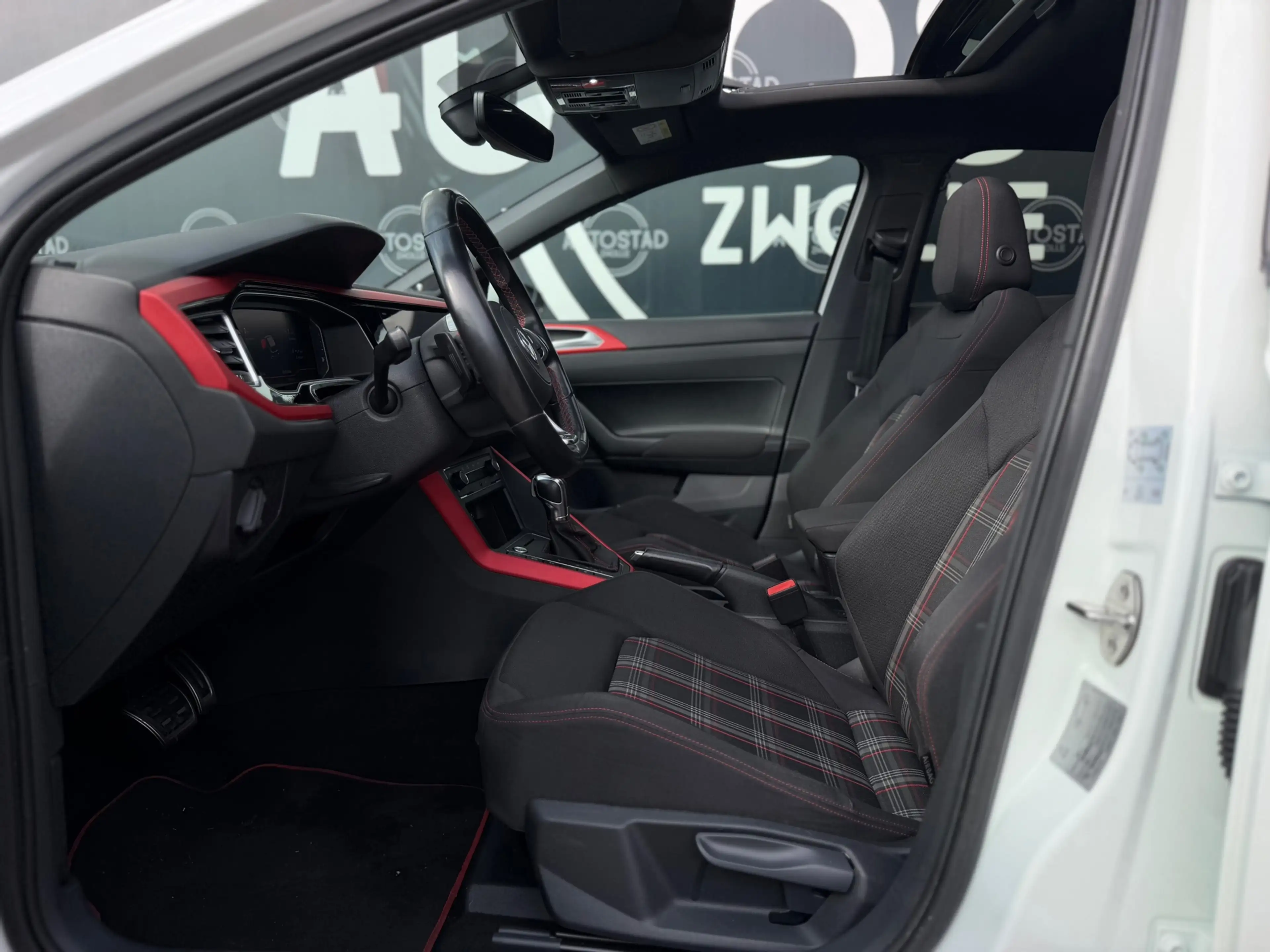 Volkswagen Polo GTI 2.0 TSI NL-Auto / Automaat / Virtual Cockpit / Pan — photo 11