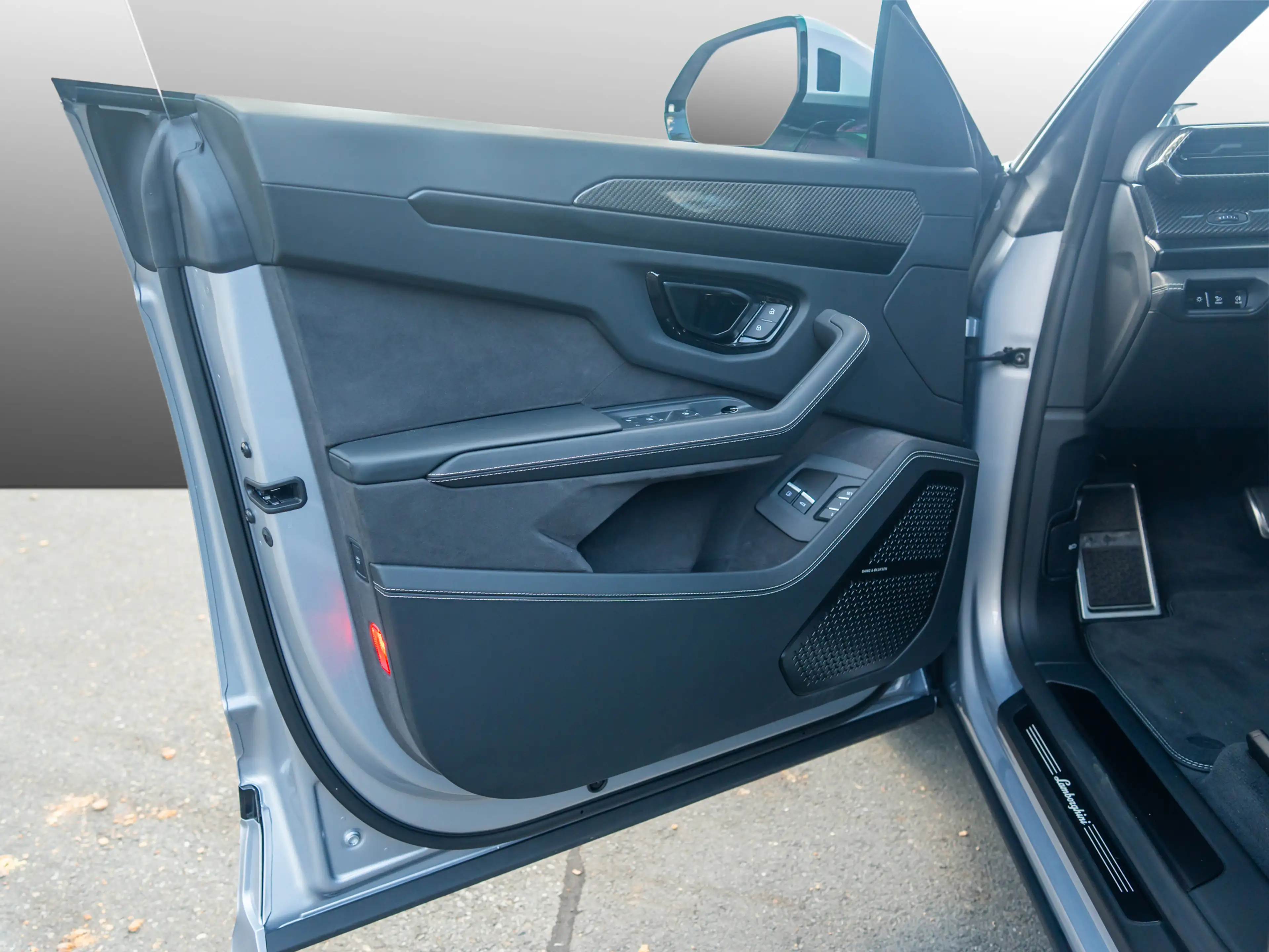 Lamborghini Urus SE| B&O| Dark Package| MY25 — photo 15