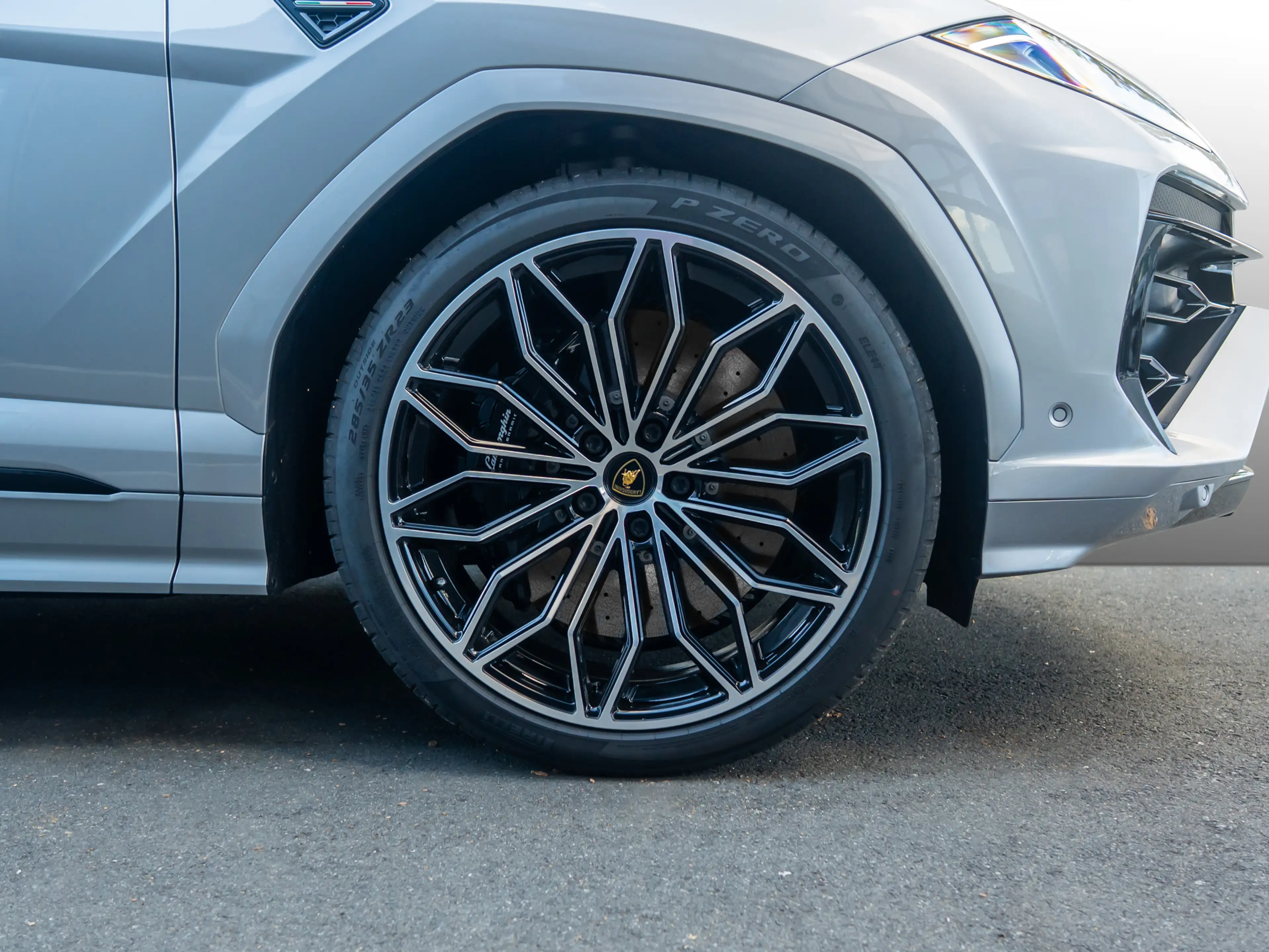 Lamborghini Urus SE| B&O| Dark Package| MY25 — photo 11