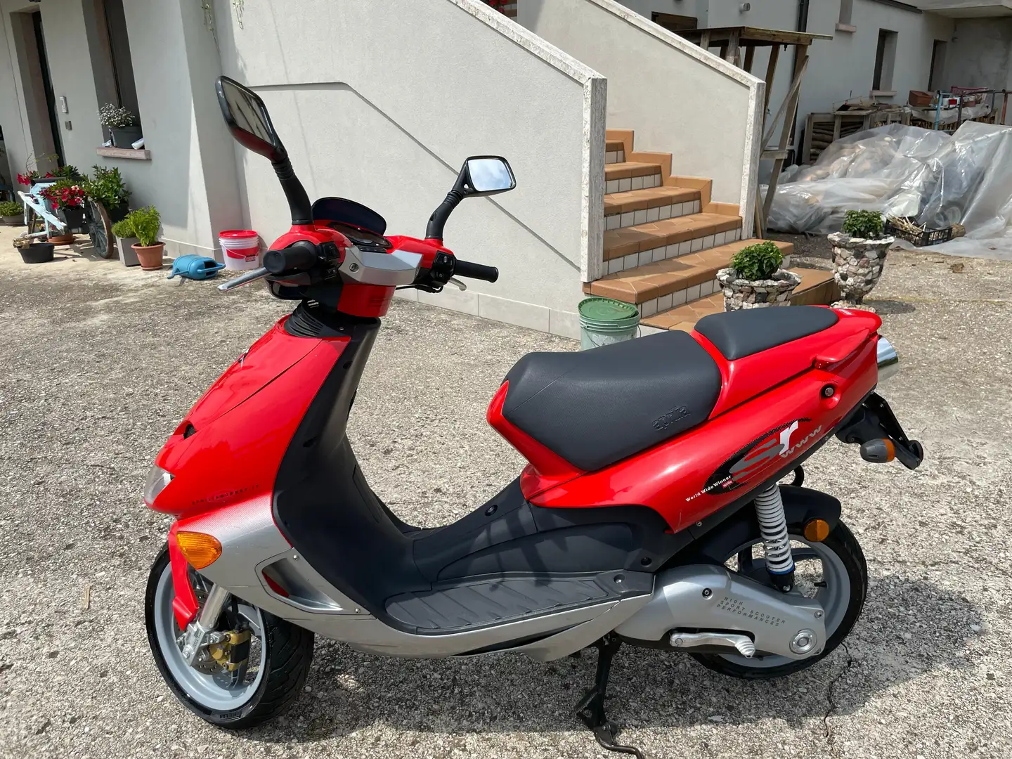 Aprilia SR 50 Sport Commuter Rosso - 2