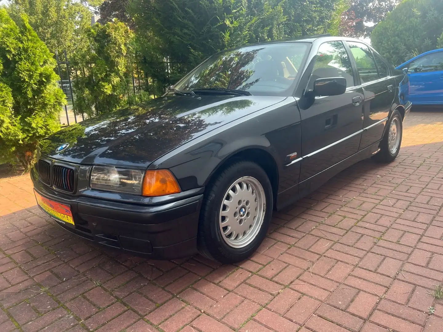BMW 320 i  1.Besitz, Leder, H-Kennzeichen Schwarz - 1