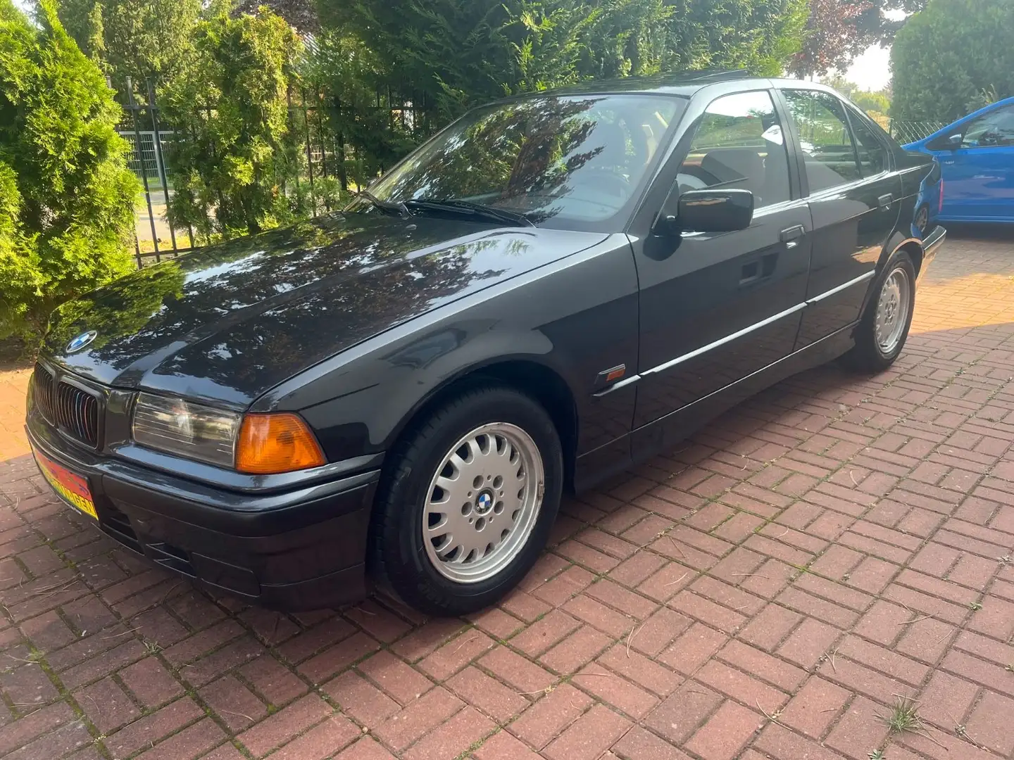 BMW 320 i  1.Besitz, Leder, H-Kennzeichen Schwarz - 2