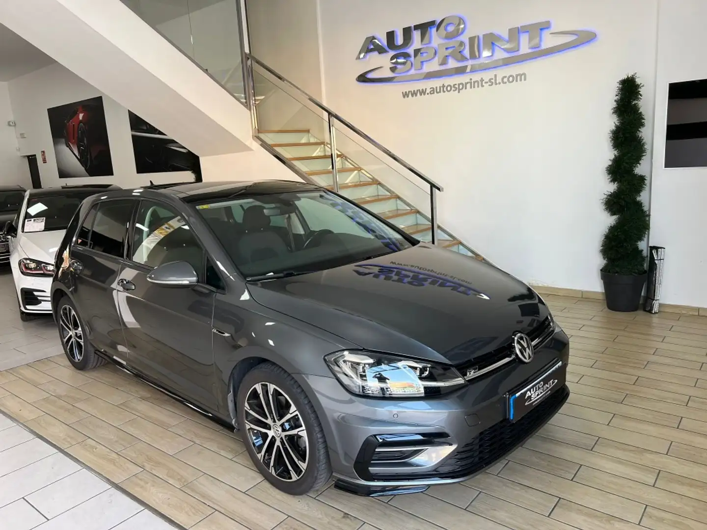 Volkswagen Golf 1.5 TSI Evo R-Line 110kW Gris - 1