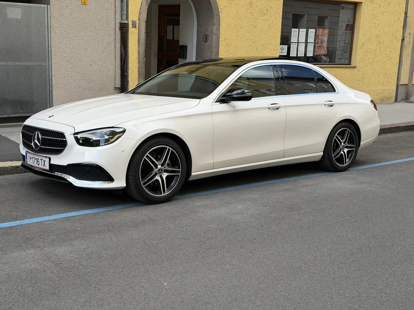 Mercedes-Benz E 200 d Aut. Weiß - 2
