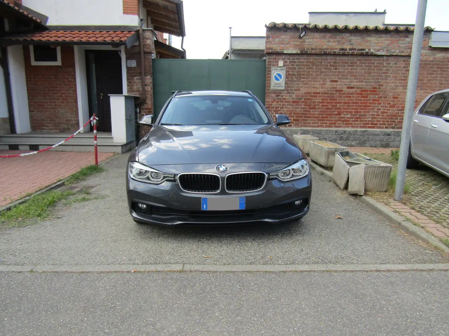 BMW 318 D 2.0 150CV "83.600 km" Automatica, Navi, Sensori Gris - 2