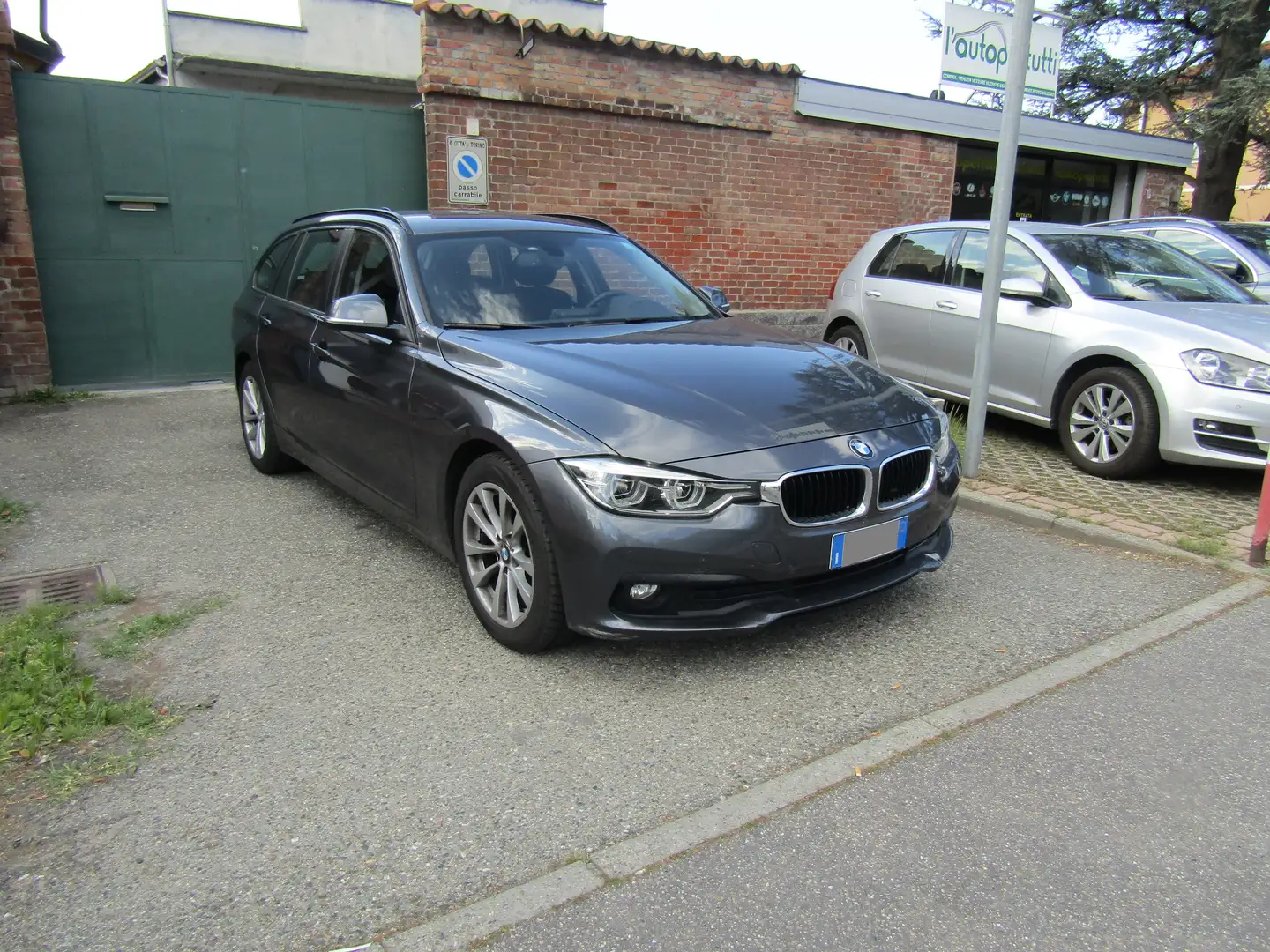 BMW 318 D 2.0 150CV "83.600 km" Automatica, Navi, Sensori Grijs - 1