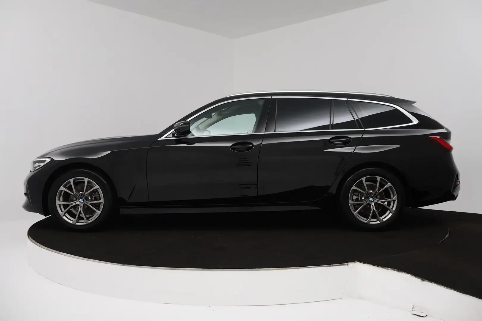 BMW 318 3-serie Touring 318i Executive Edition (PARKEERSEN Zwart - 2
