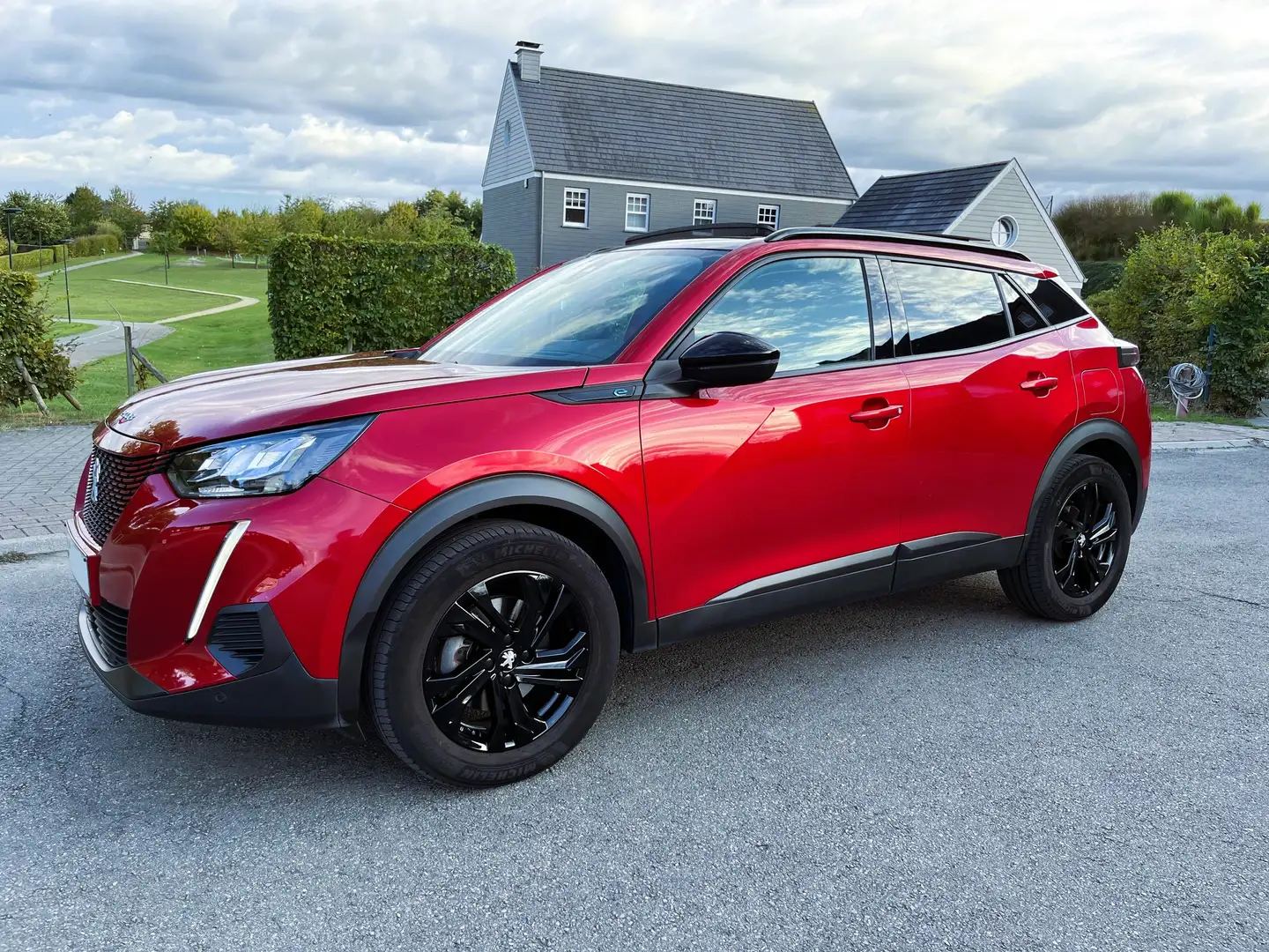 Peugeot e-2008 Allure / garantie 11/2028 ou 160 000km possible Rouge - 1