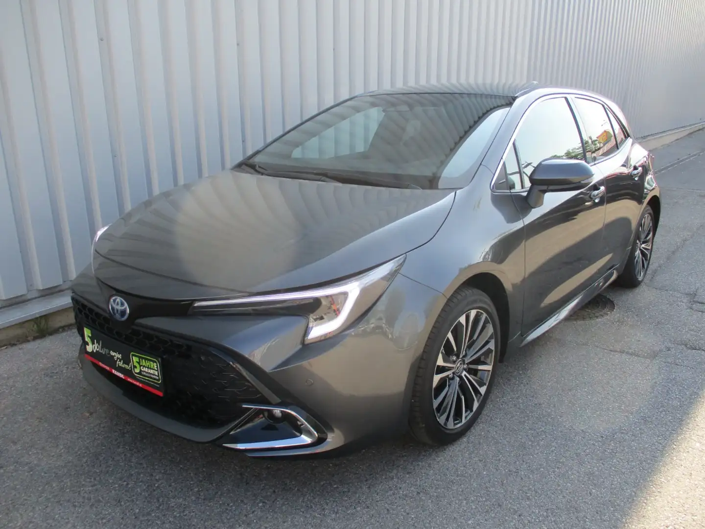 Toyota Corolla 1.8 Hybrid Active Drive Grau - 2