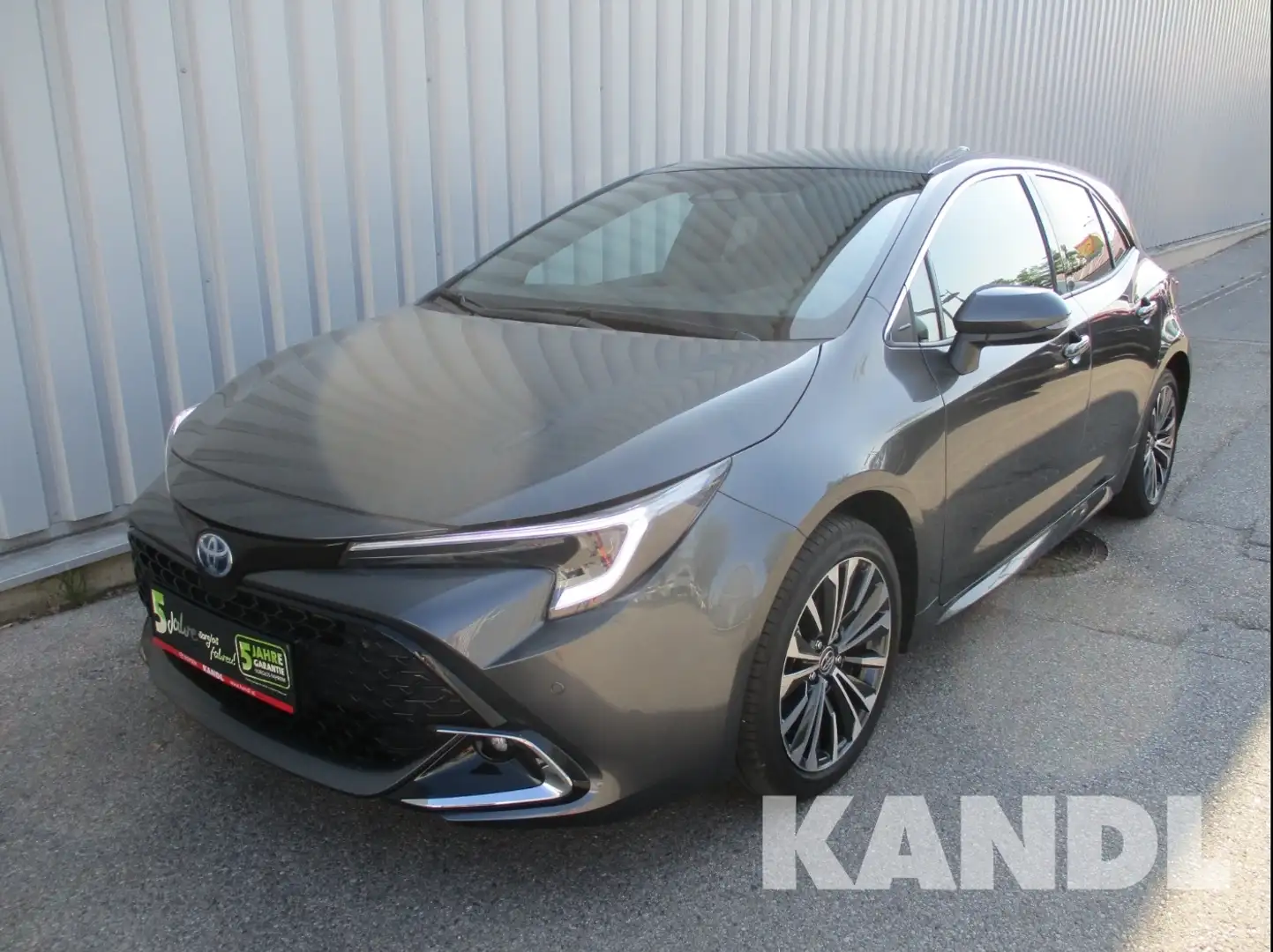 Toyota Corolla 1.8 Hybrid Active Drive Grau - 1