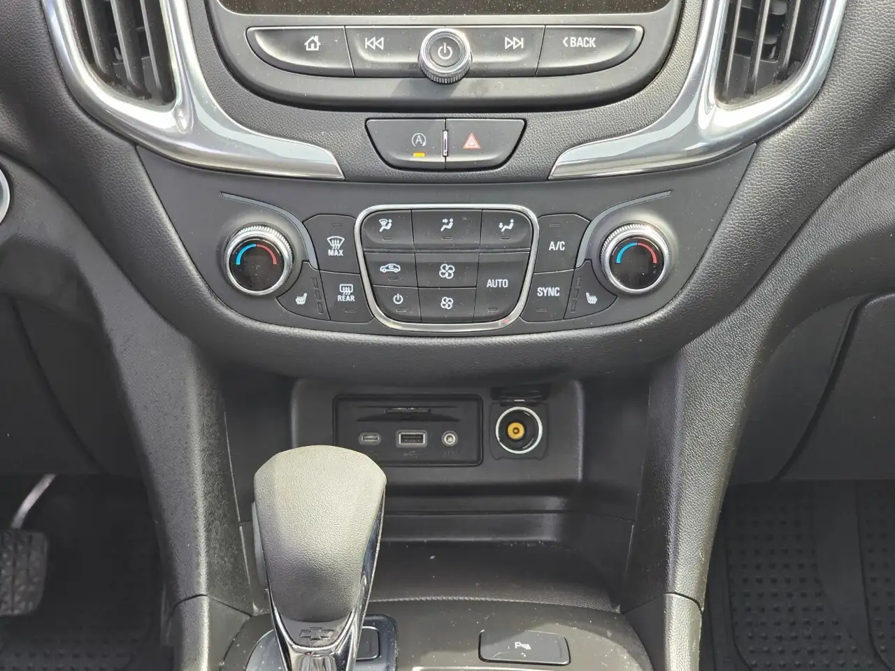 Chevrolet Equinox снимка Chevrolet Equinox