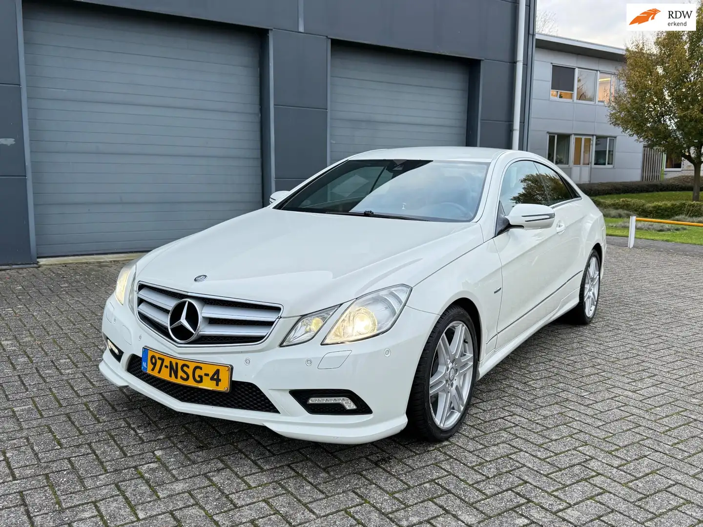Mercedes-Benz E 350 Coupé CGI Elegance AMG pakket 2009 Automaat Weiß - 1