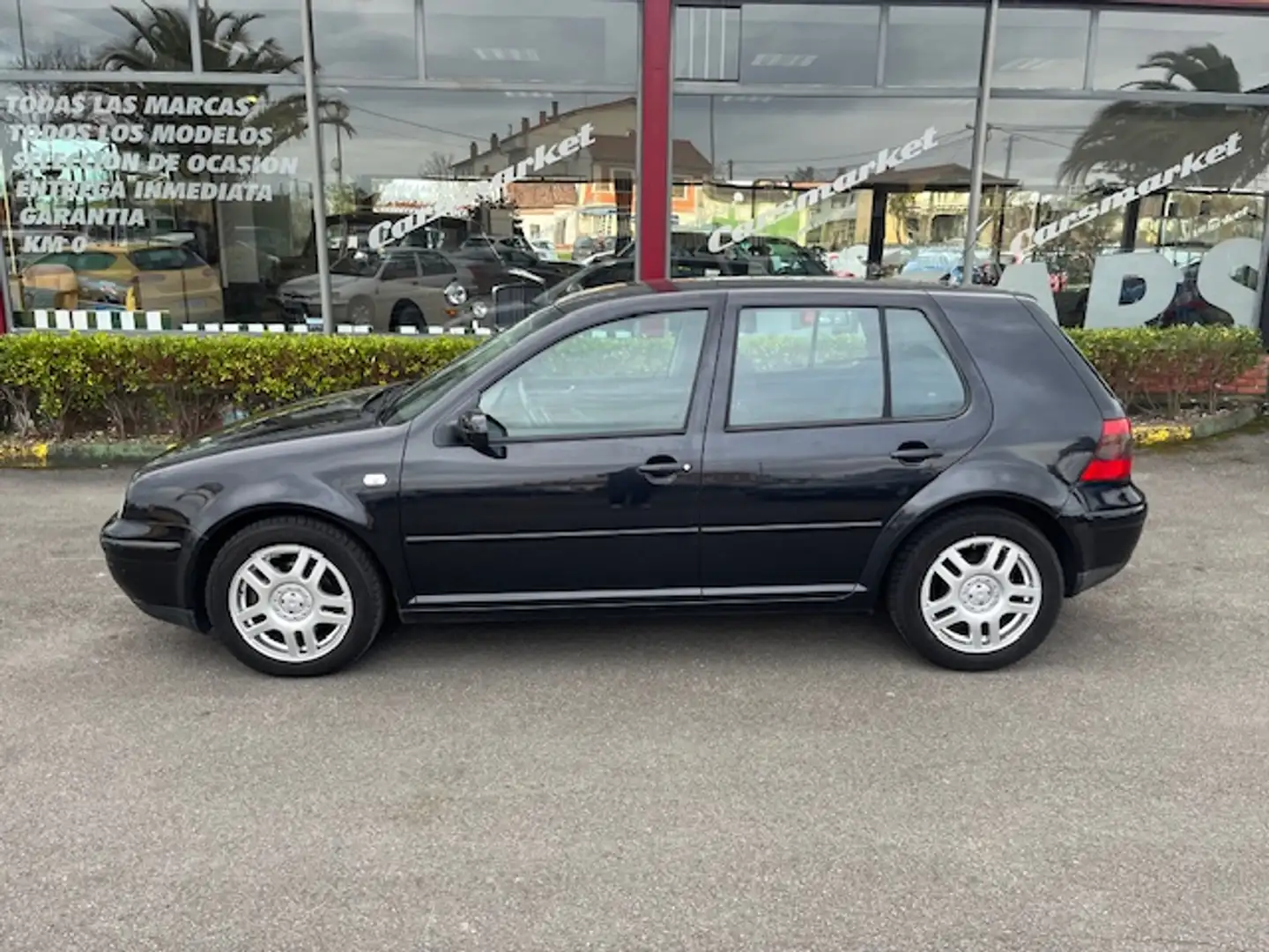 Volkswagen Golf 1.9TDI Highline 25 Aniversario 110 Schwarz - 2