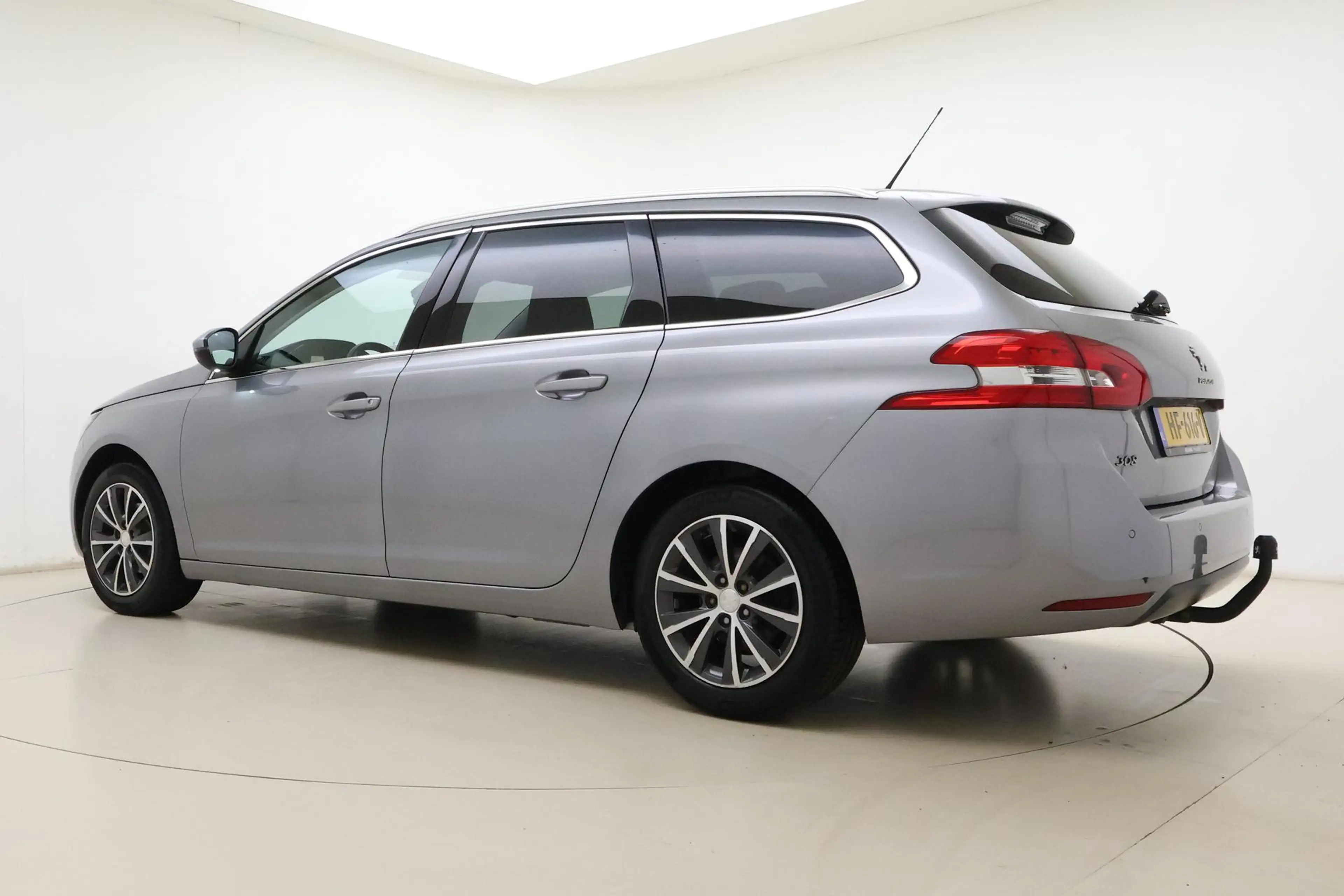 Peugeot 308 SW 1.2T Allure 110pk | Navigatie | Climate Control — photo 12