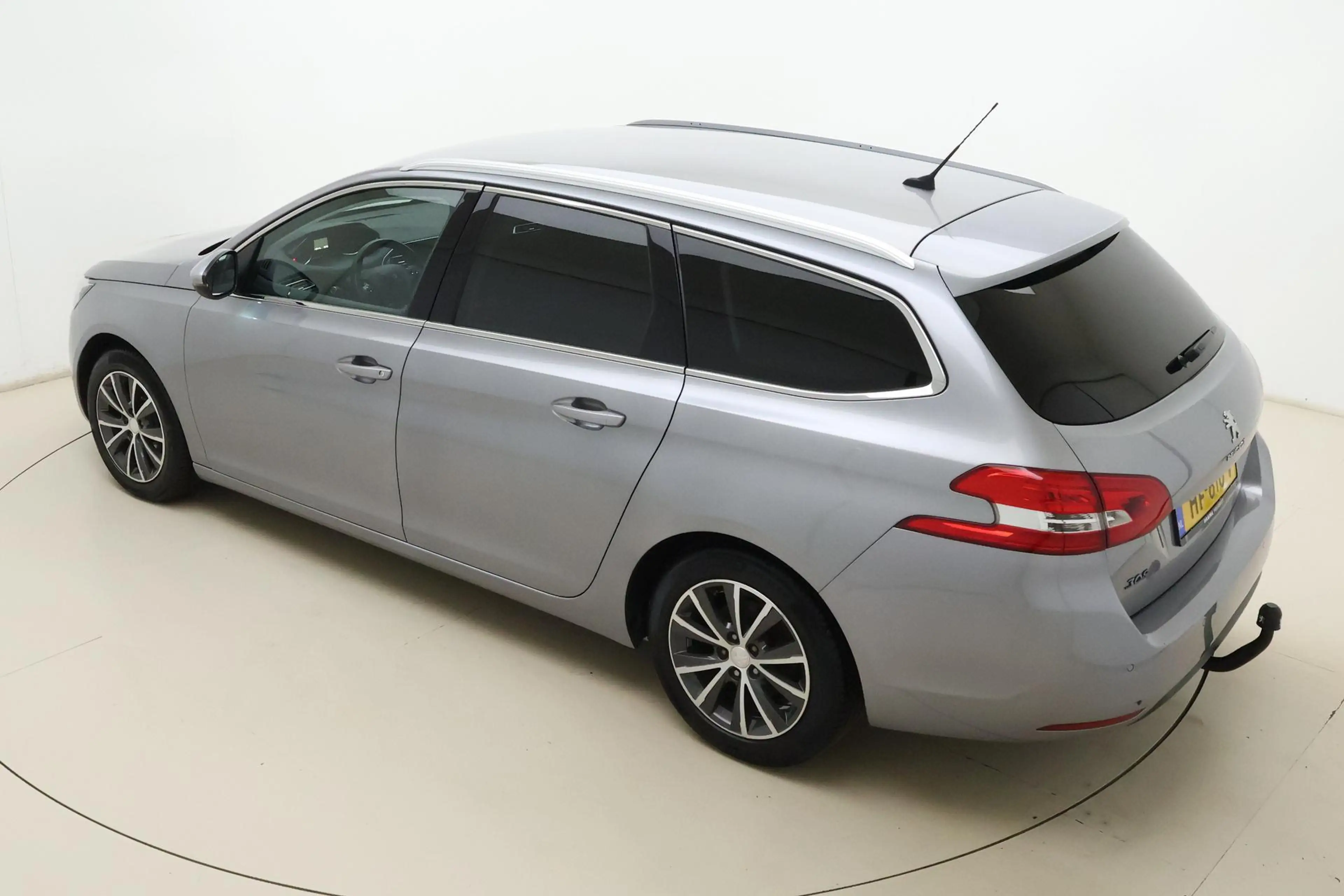 Peugeot 308 SW 1.2T Allure 110pk | Navigatie | Climate Control — photo 4