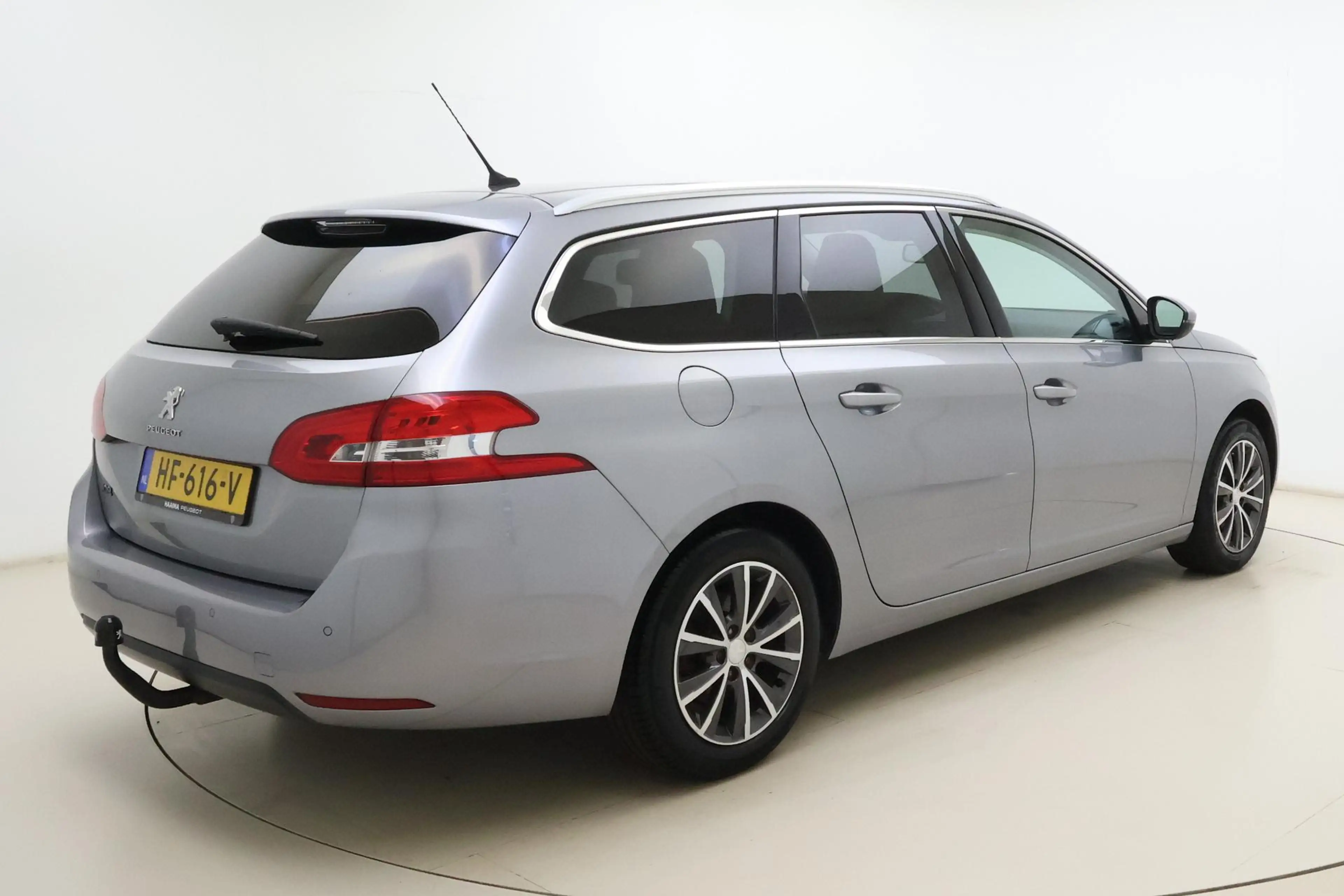 Peugeot 308 SW 1.2T Allure 110pk | Navigatie | Climate Control — photo 2