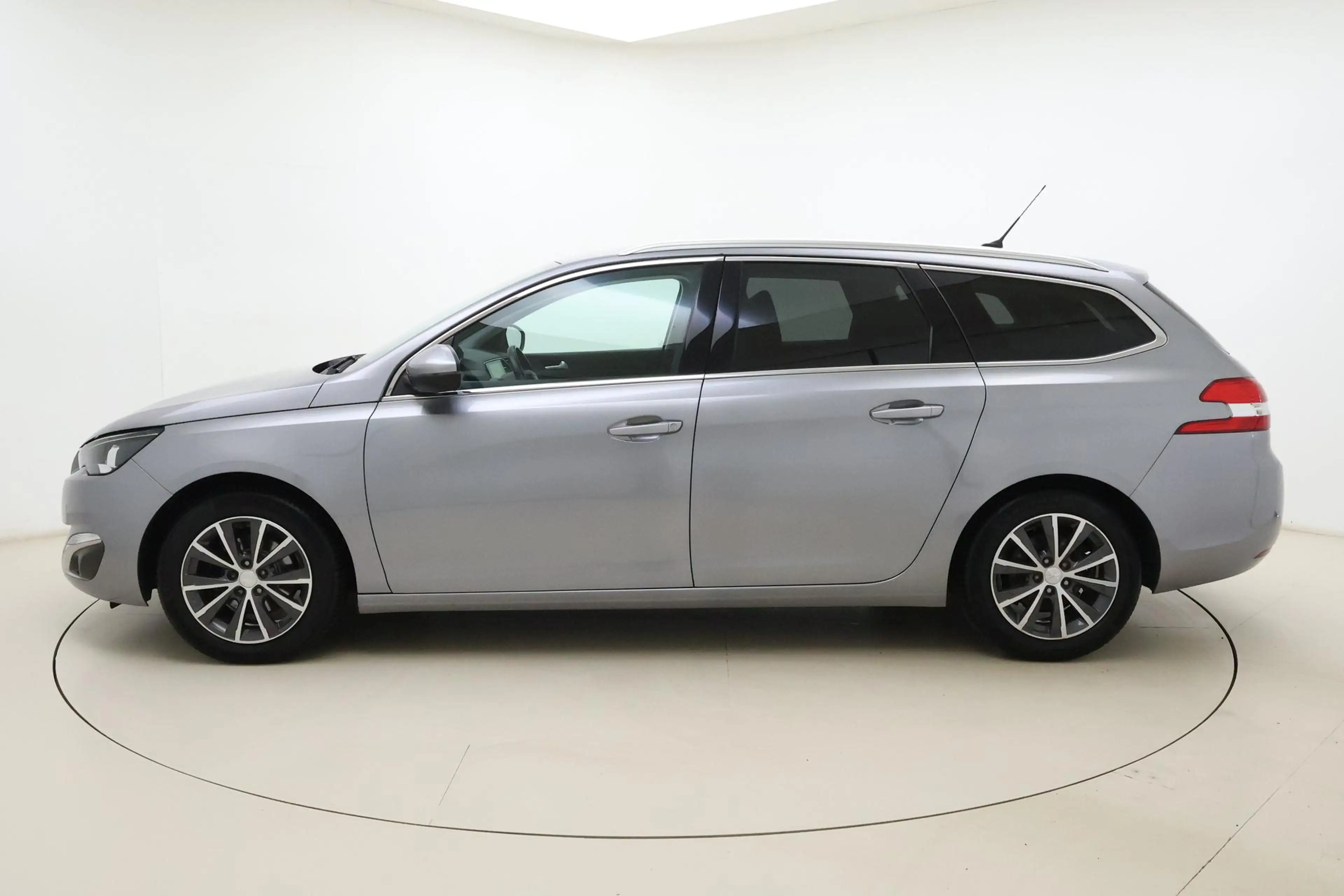 Peugeot 308 SW 1.2T Allure 110pk | Navigatie | Climate Control — photo 5