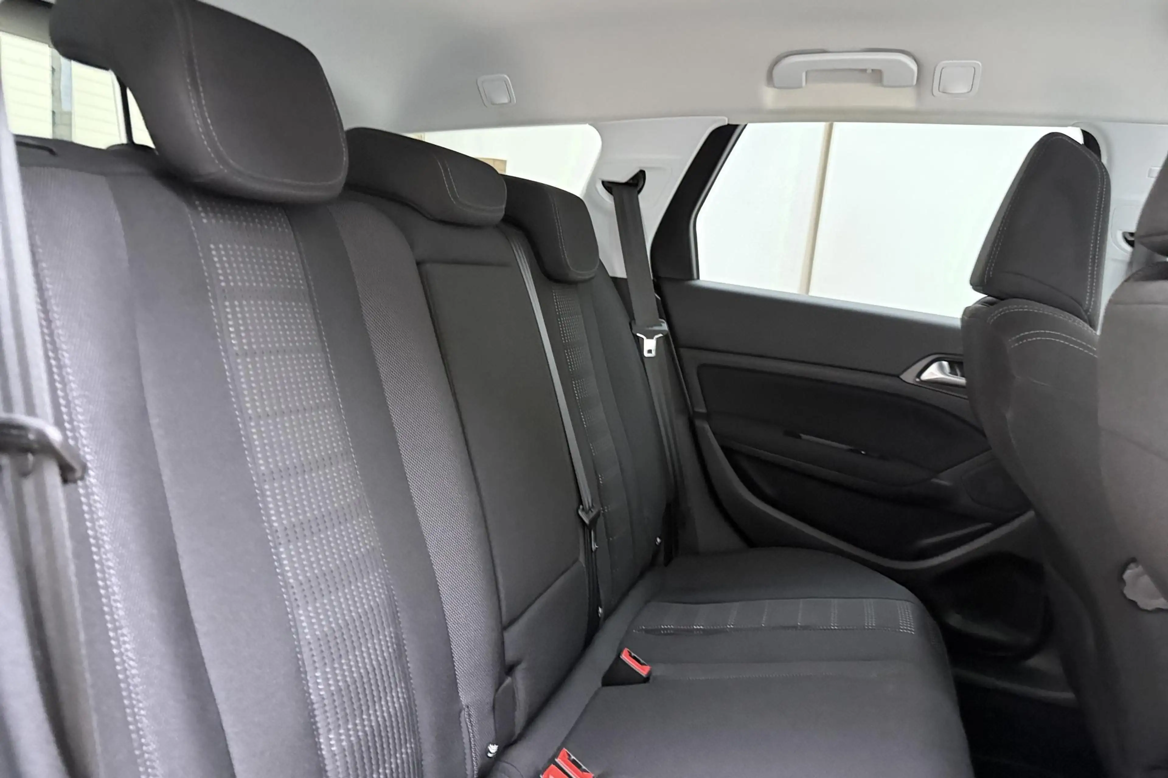 Peugeot 308 SW 1.2T Allure 110pk | Navigatie | Climate Control — photo 14