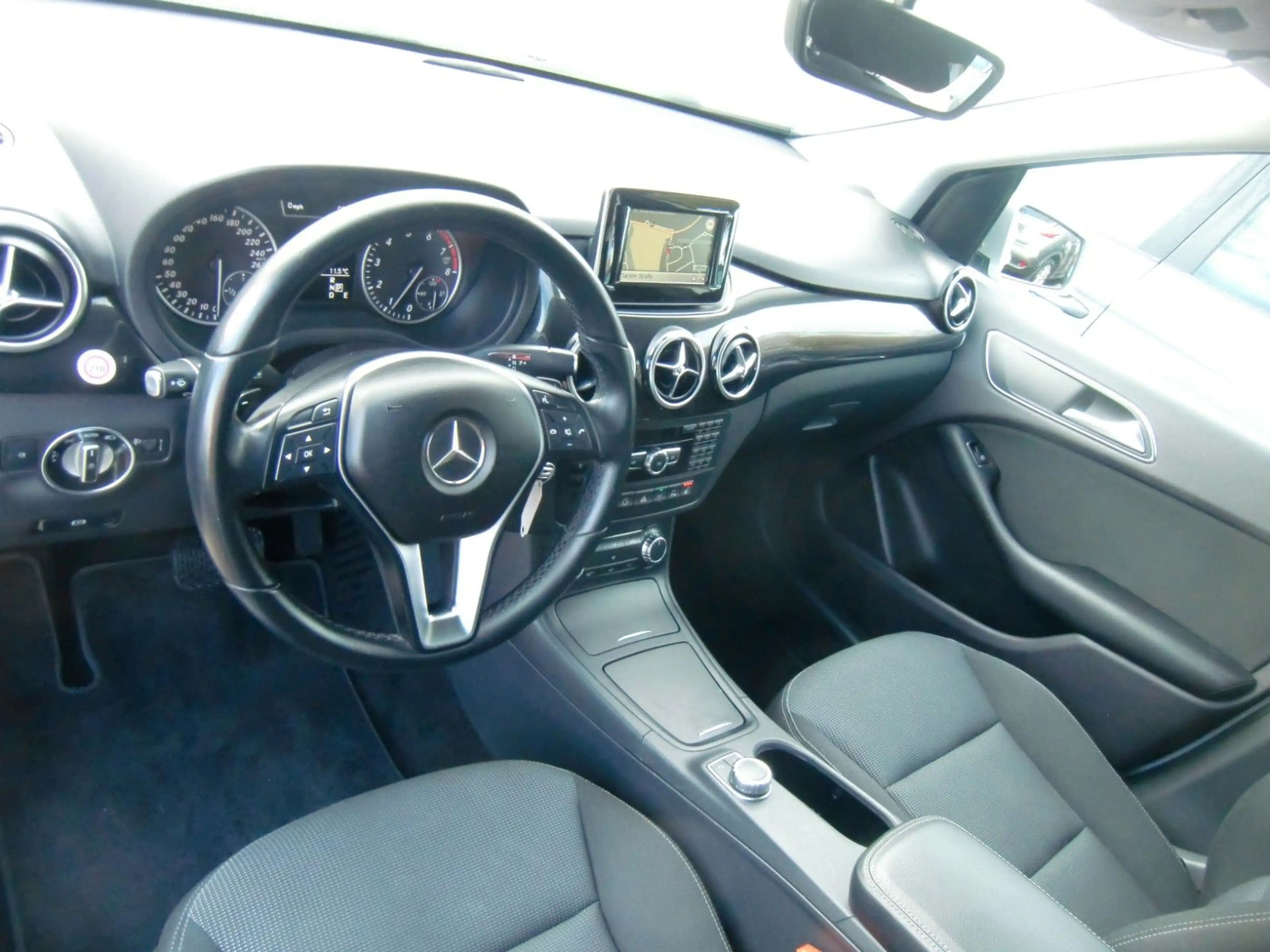 Mercedes-Benz B 200 /Mod. 2014/Automatik/Navi/Sitzh/PDC/Tempom. — photo 12