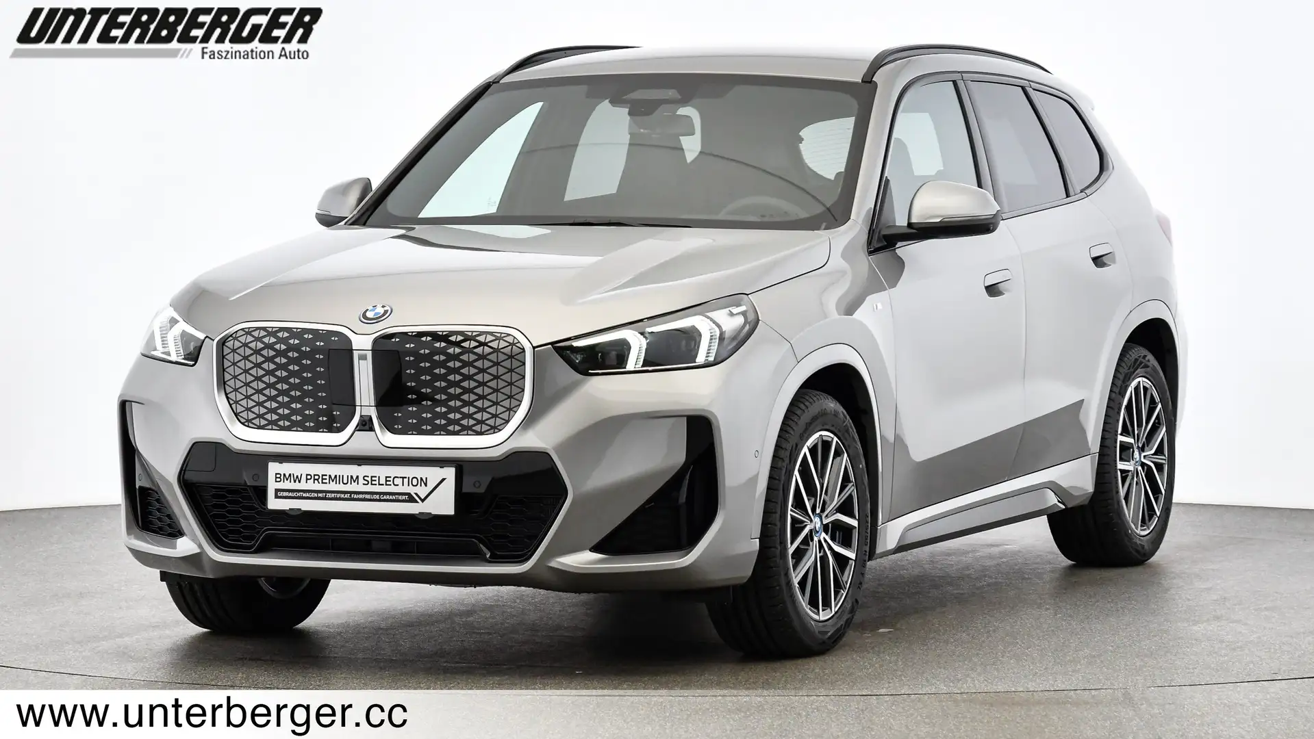 BMW iX1 eDrive20 M Sportpaket | Innovations Paket Silber - 1