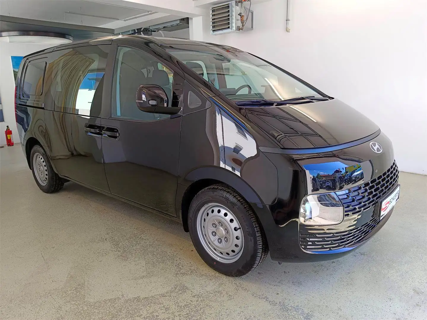 Hyundai STARIA Van HEV Kastenwagen 1.6 T-GDi HEV l5hv2-P4 Schwarz - 1
