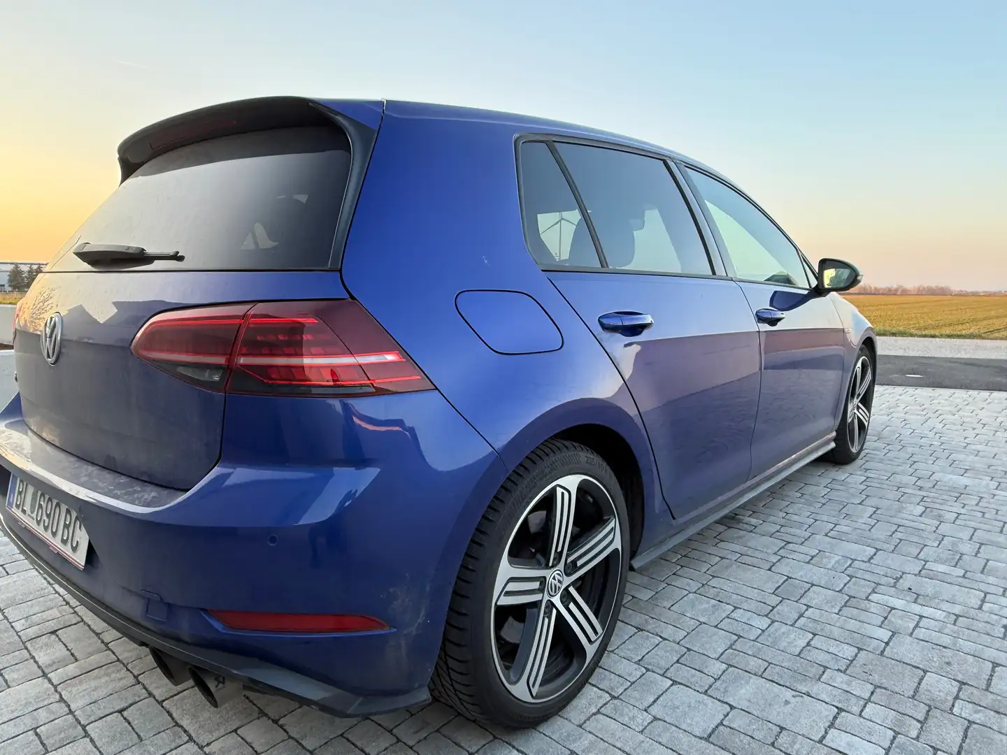 Volkswagen Golf R Blau - 2