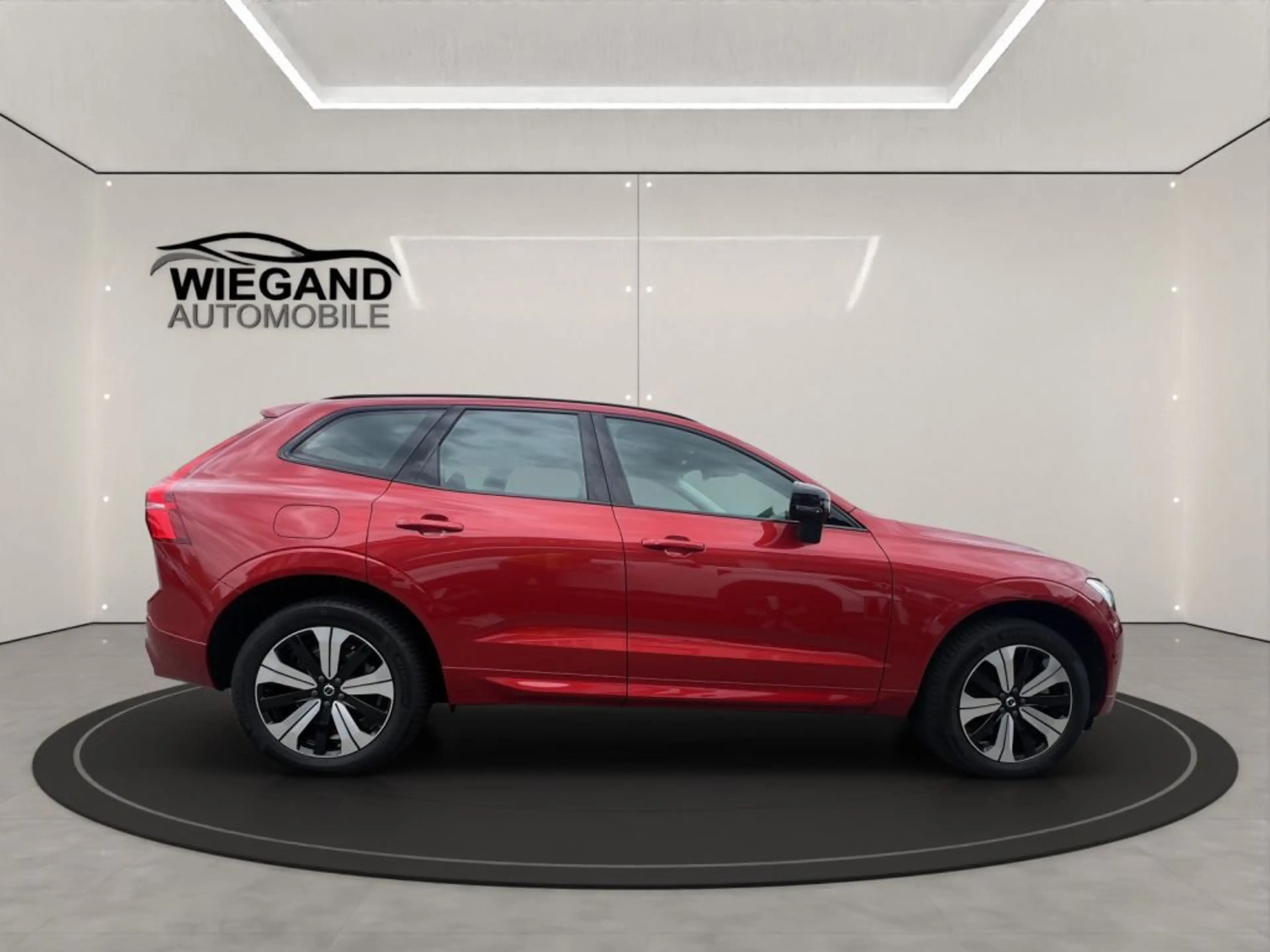 Volvo XC60 T6 AWD Plug-in Hybrid Plus Dark+PANO+LED+KA — photo 6