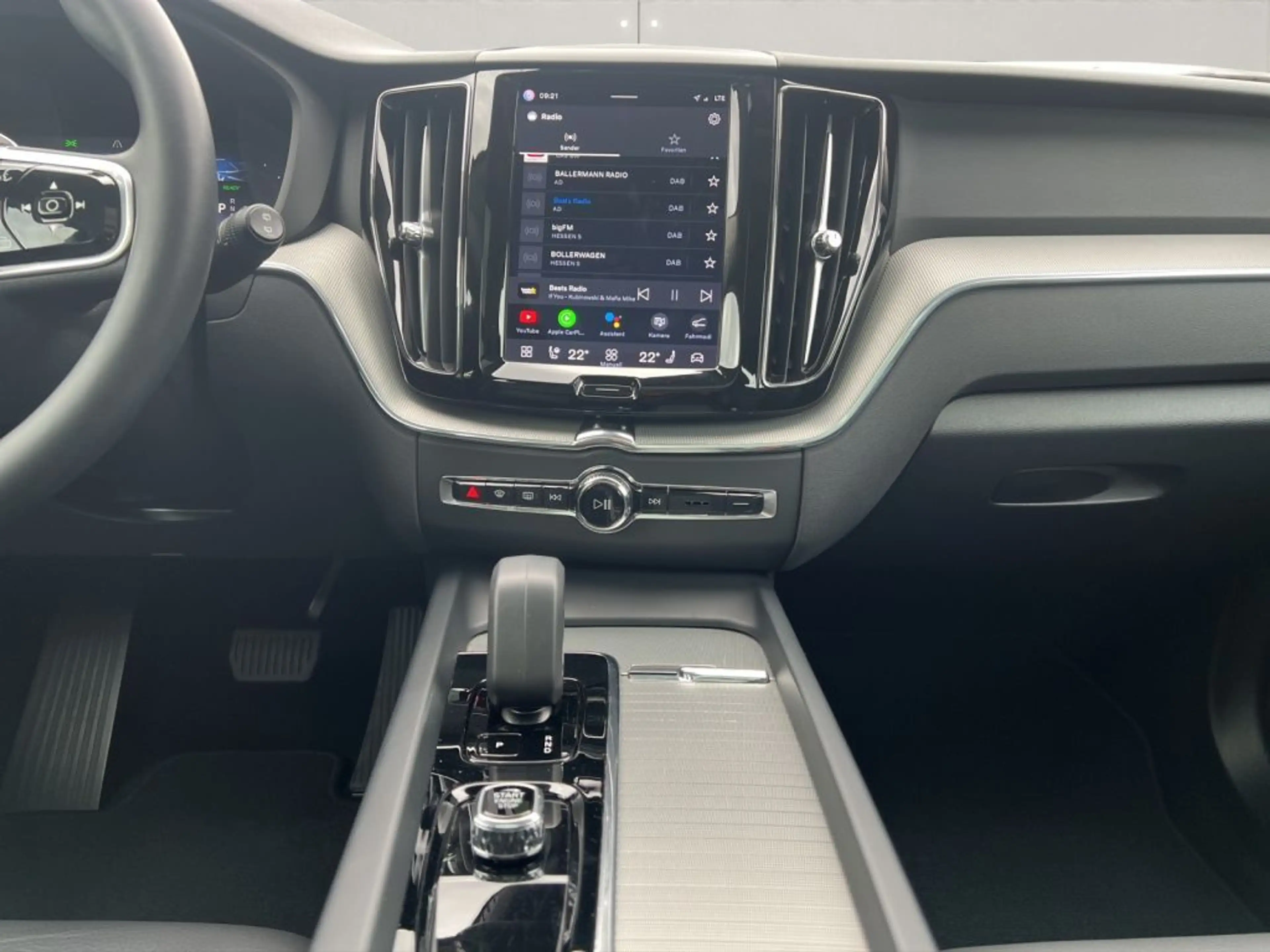 Volvo XC60 T6 AWD Plug-in Hybrid Plus Dark+PANO+LED+KA — photo 11