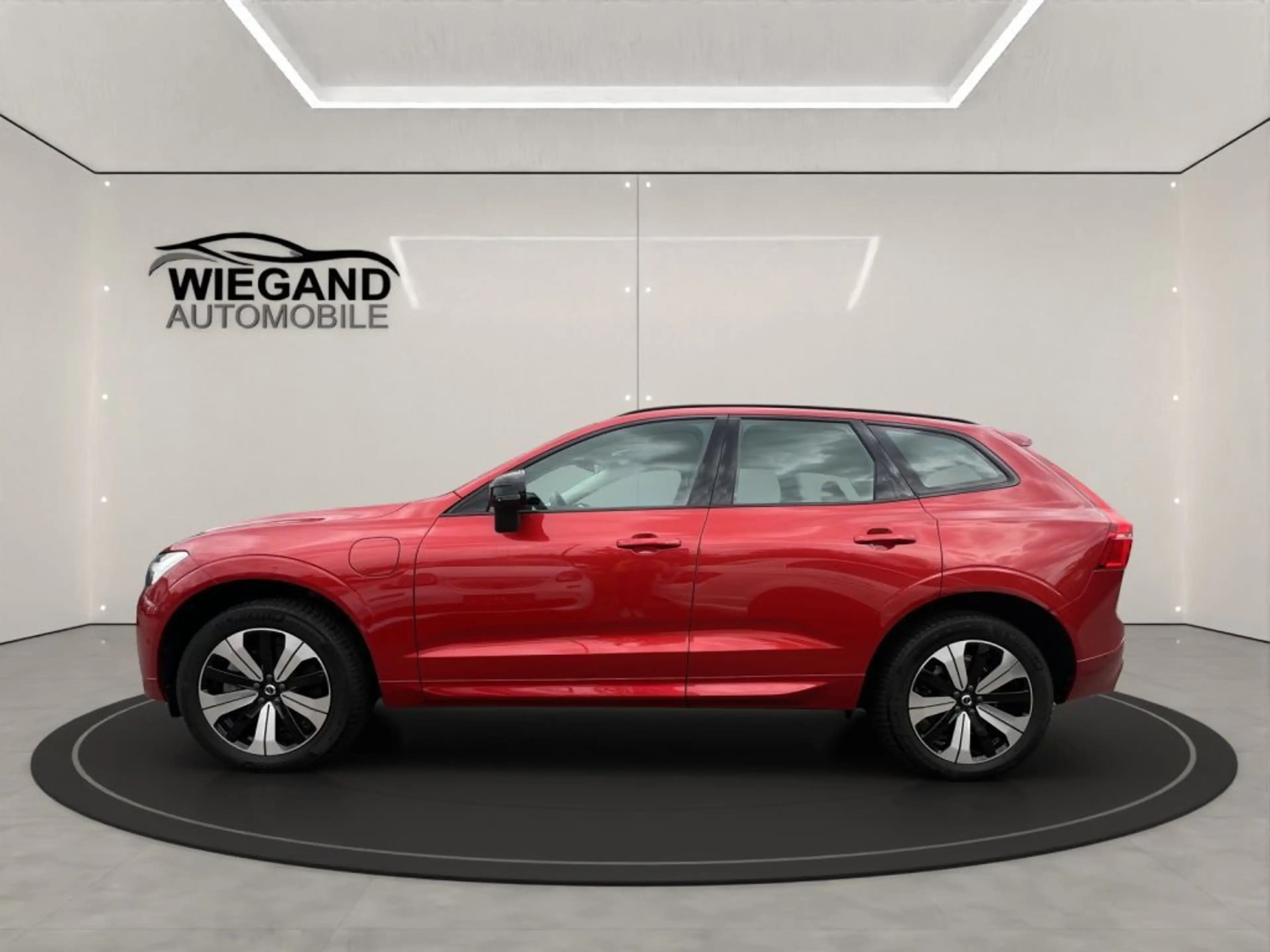 Volvo XC60 T6 AWD Plug-in Hybrid Plus Dark+PANO+LED+KA — photo 2