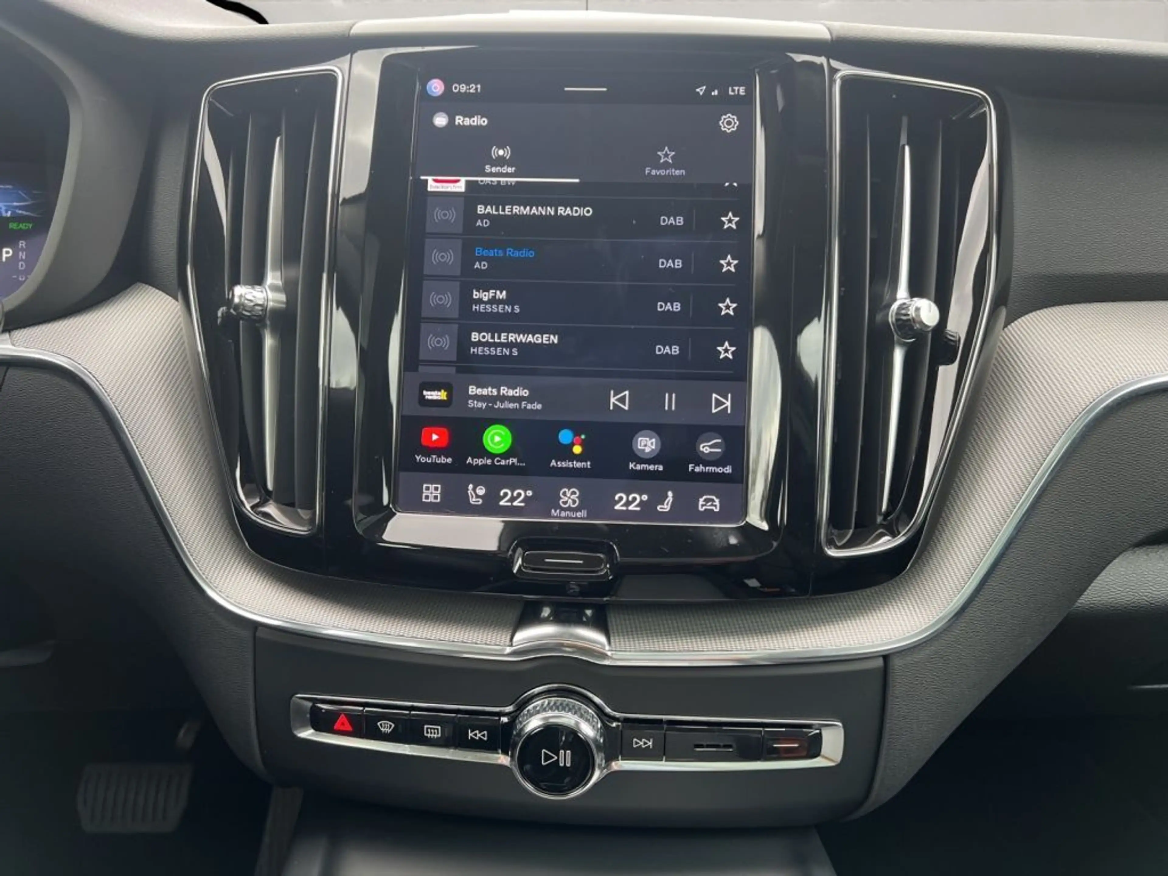 Volvo XC60 T6 AWD Plug-in Hybrid Plus Dark+PANO+LED+KA — photo 14