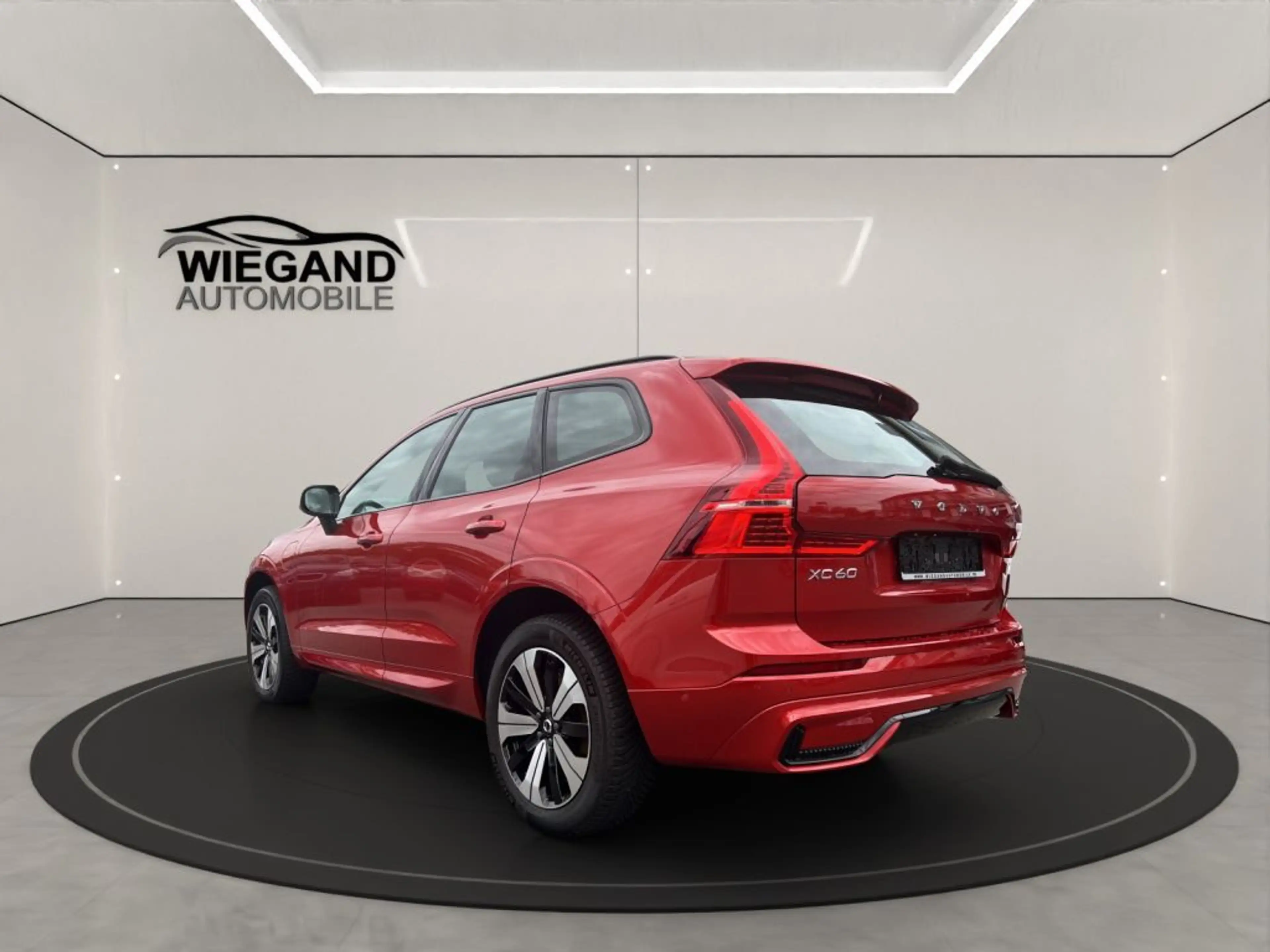Volvo XC60 T6 AWD Plug-in Hybrid Plus Dark+PANO+LED+KA — photo 3