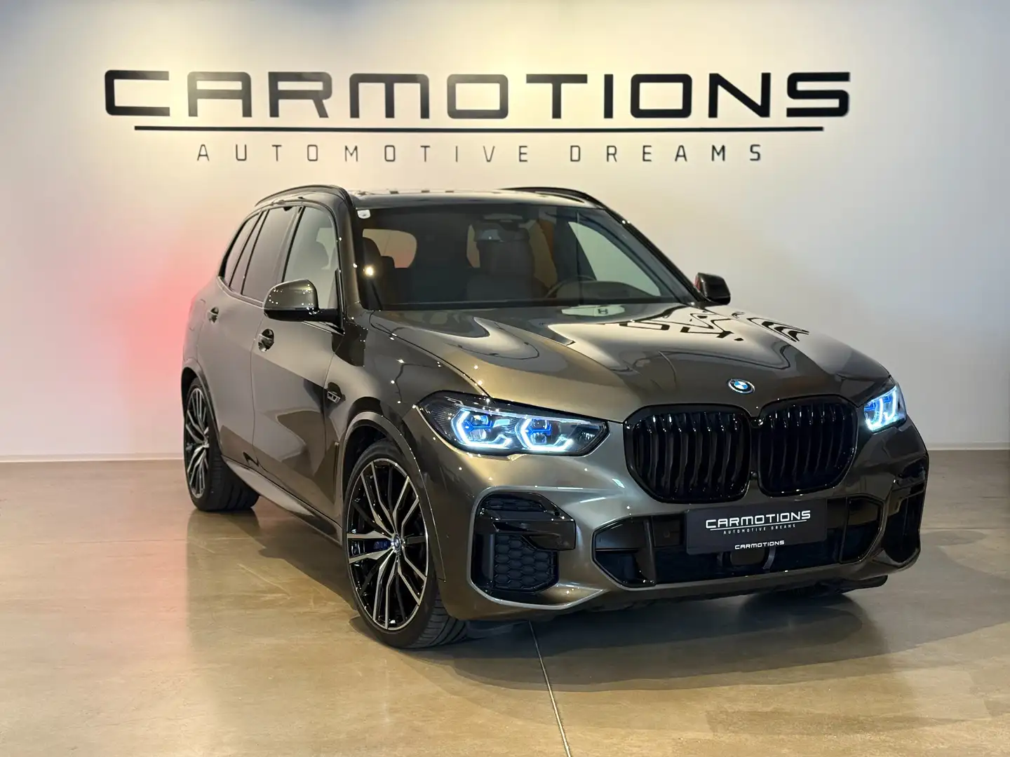 BMW X5 xDrive 45 e M Sport | Laser | AHK | Pano | Carbon Grün - 1