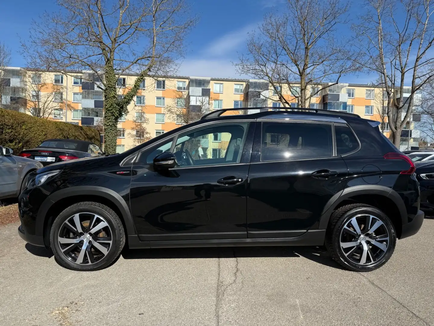 Peugeot 2008 HDi 120 Allure/Aut./GT-Line/Pano/Navi/17" Schwarz - 2
