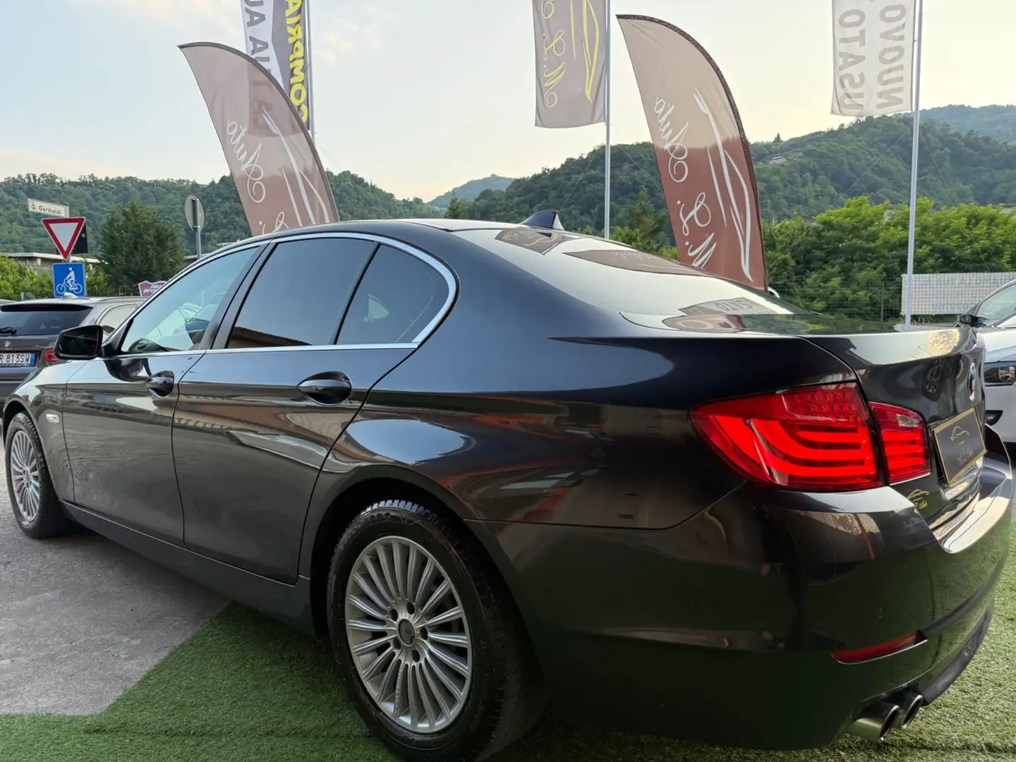 BMW 520 520d Futura Nero - 2