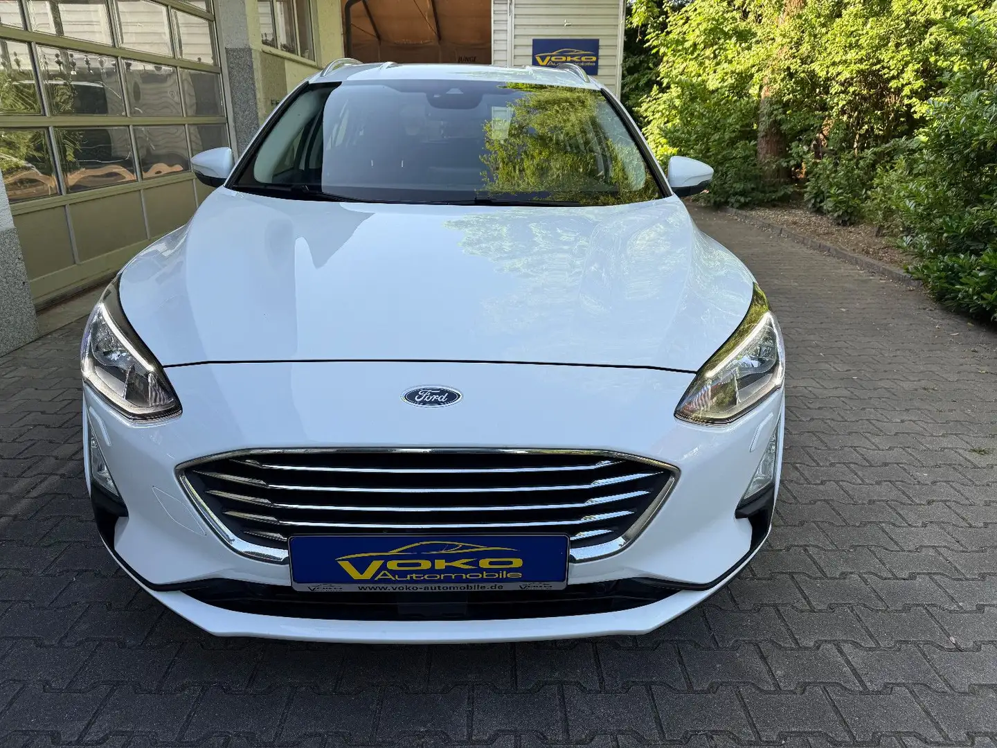 Ford Focus Turnier 1.5 TDCi Titanium Business LED*NAV Weiß - 2